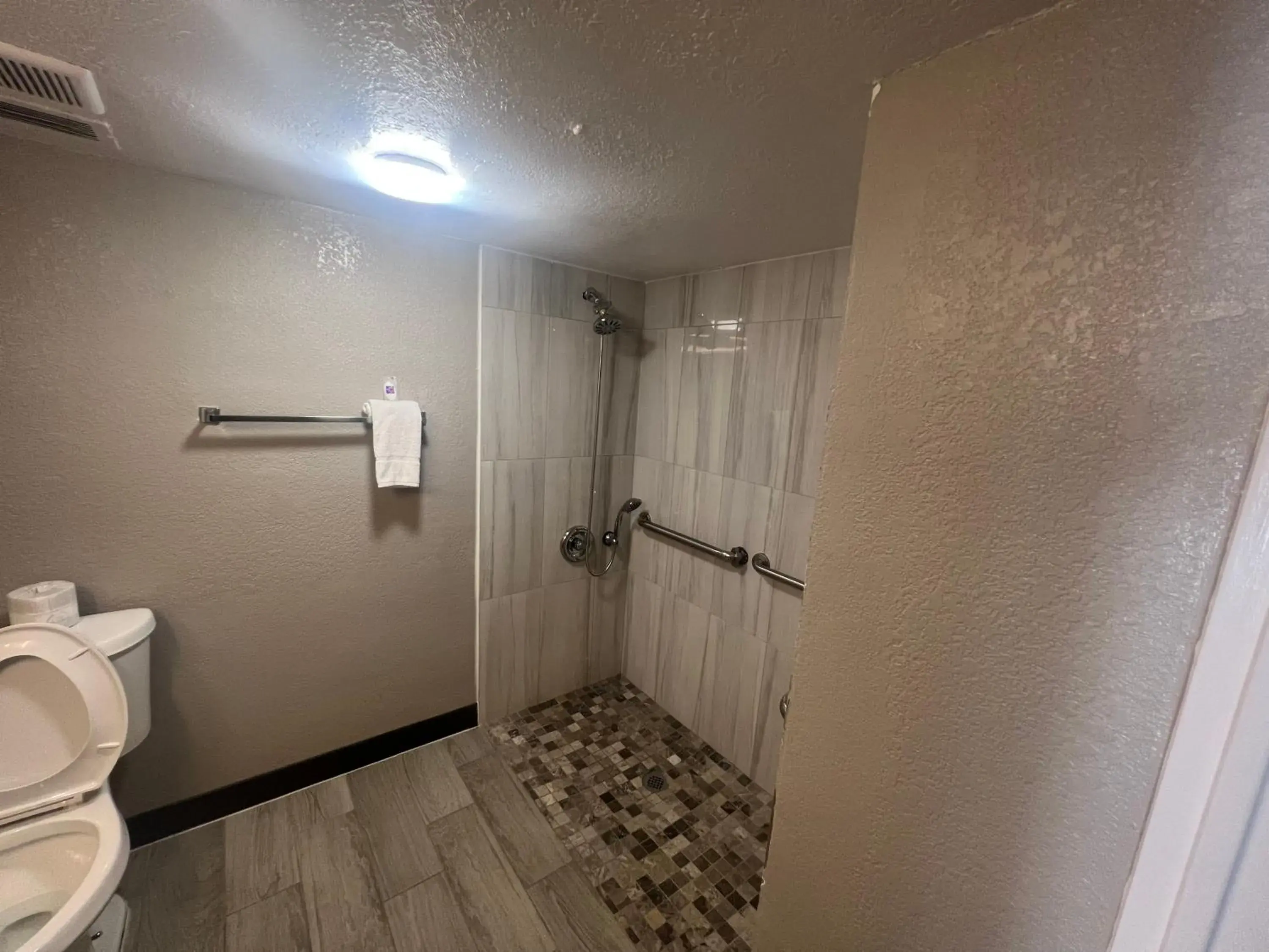 Quadruple Room - single occupancy - Disability Access - Non-Smoking in Motel 6 Glendale Phoenix Quadruple Room - single occupancy - Disability Access - Non-Smoking in Motel 6 Glendale Phoenix