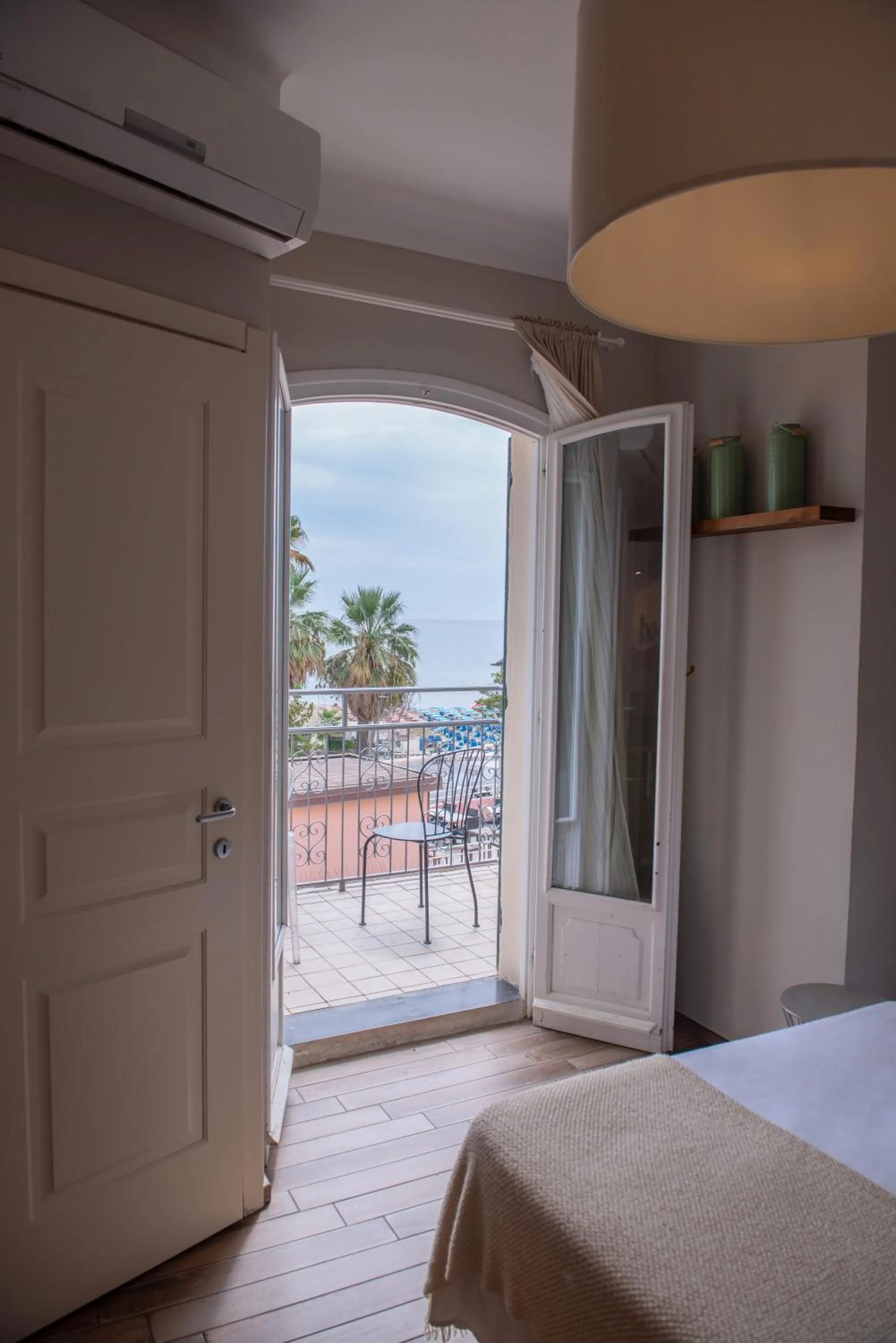 Balcony/Terrace, Bed in Fra Diavolo