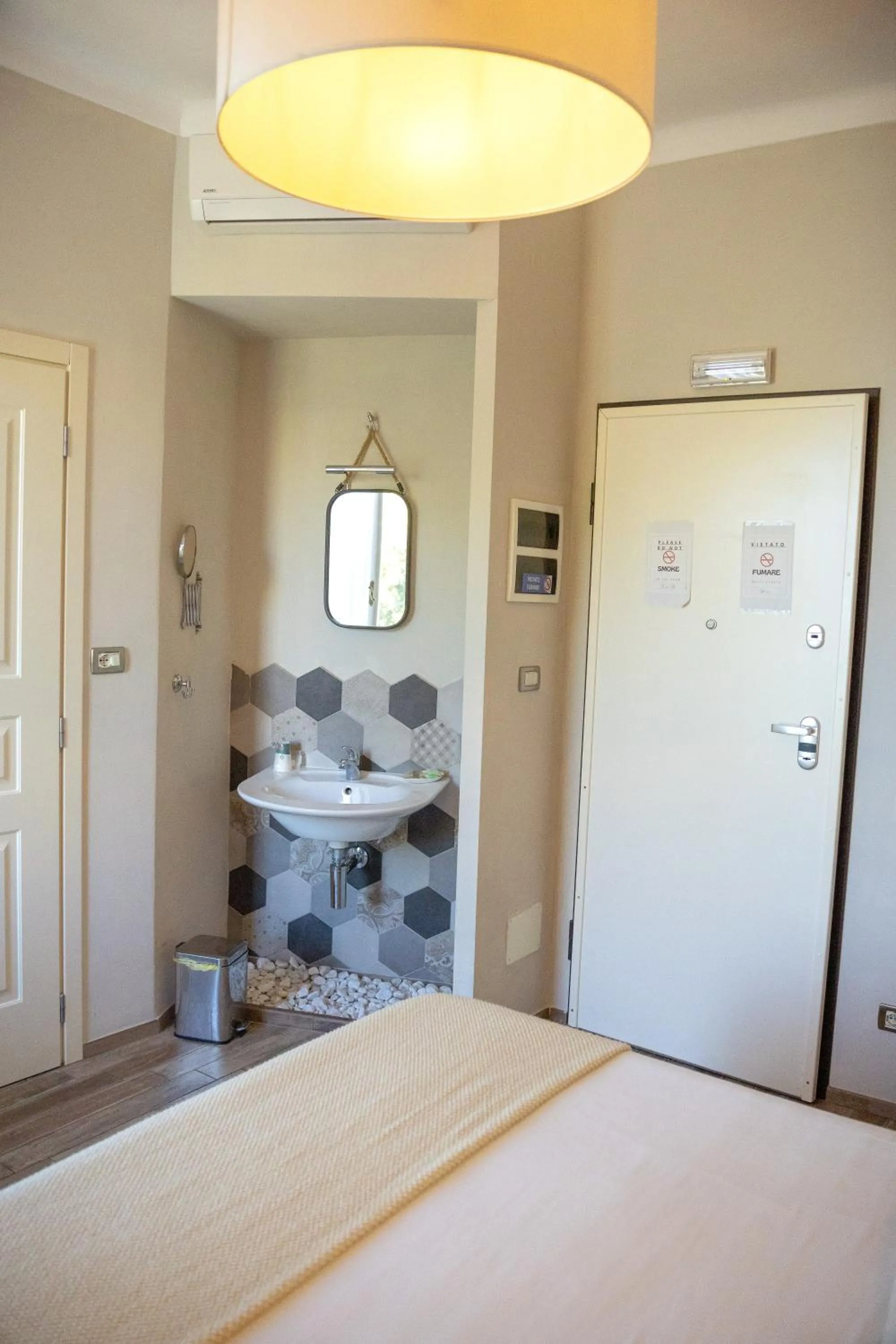 Bedroom, Bed in Fra Diavolo