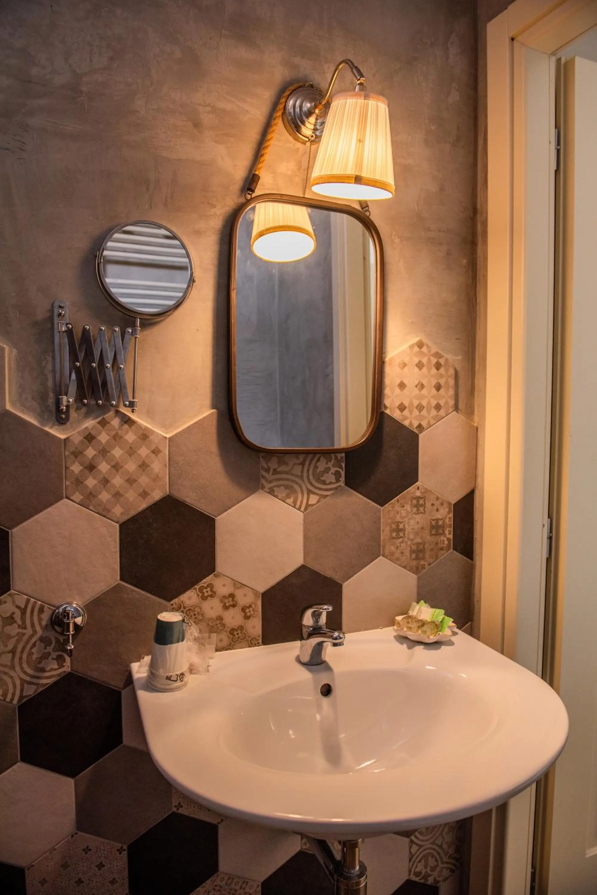 Bathroom in Fra Diavolo