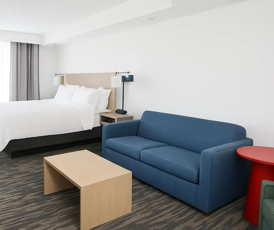 Bedroom, Bed in Garner Hotel Evansville East by IHG Bedroom, Bed in Garner Hotel Evansville East by IHG