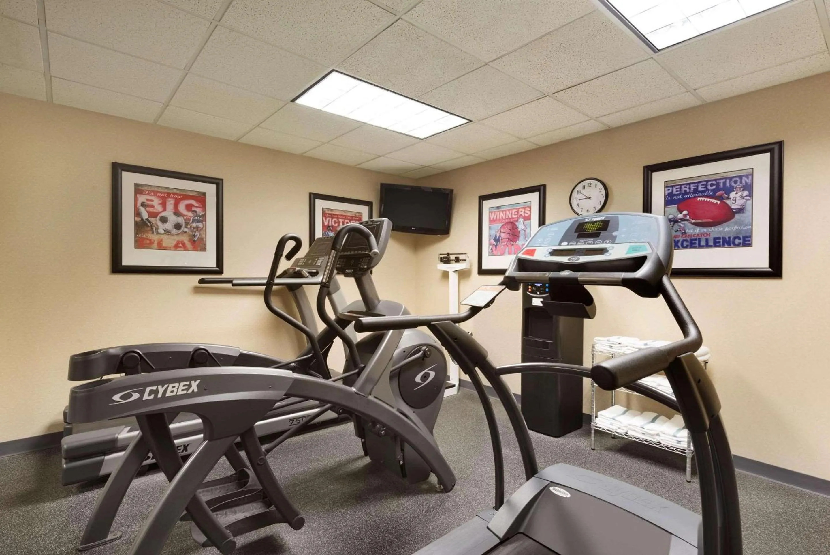 Fitness centre/facilities in Country Inn & Suites by Radisson, Evansville, IN