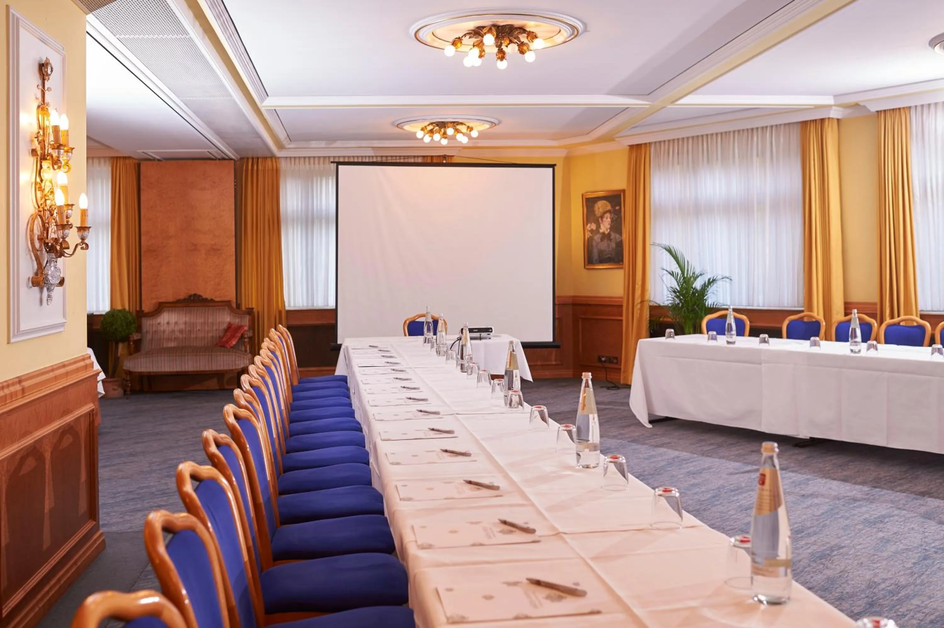 Meeting/conference room in RomanticHOTEL Goldener Karpfen