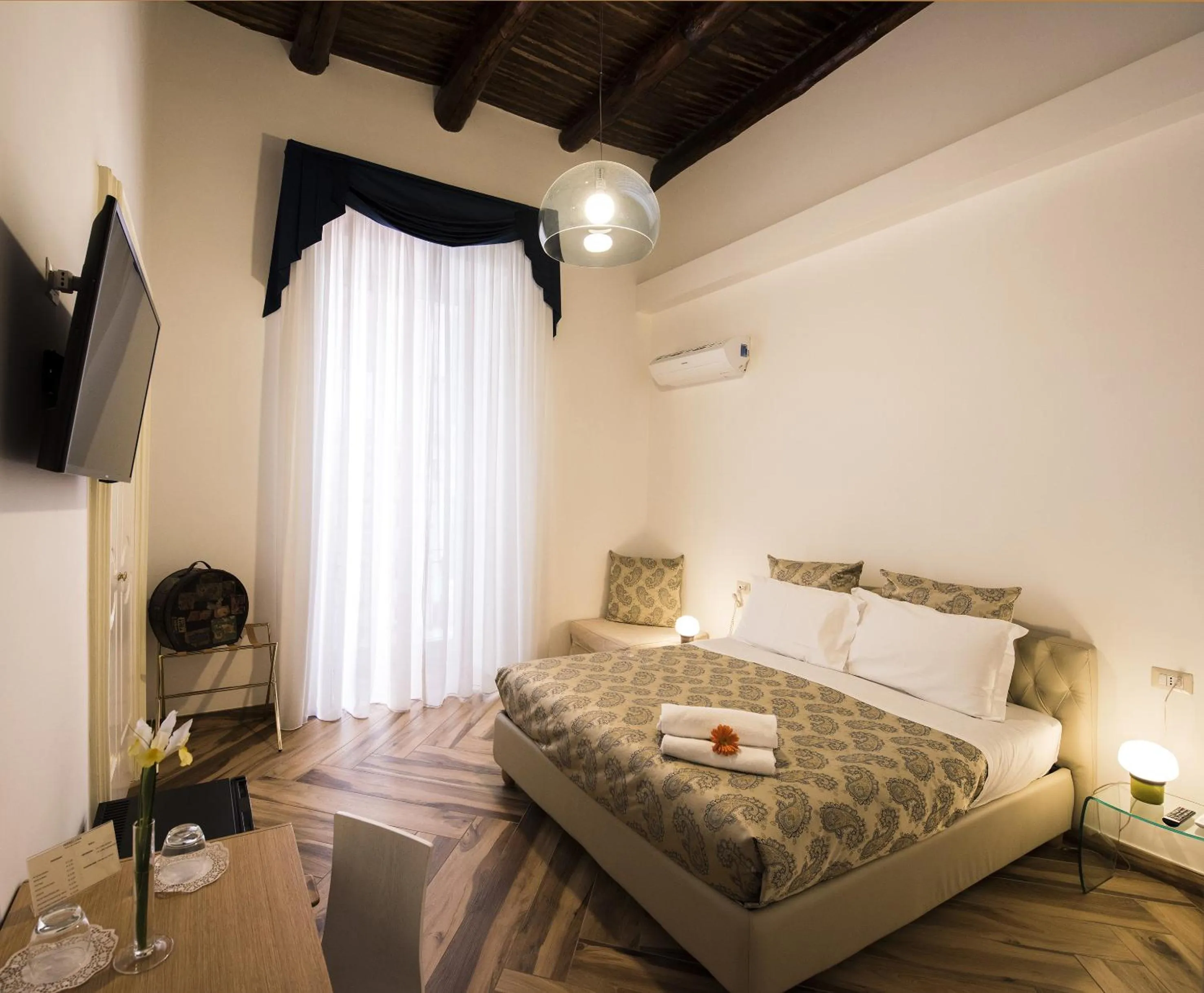 Bedroom, Bed in Mareluna Suite de Charme