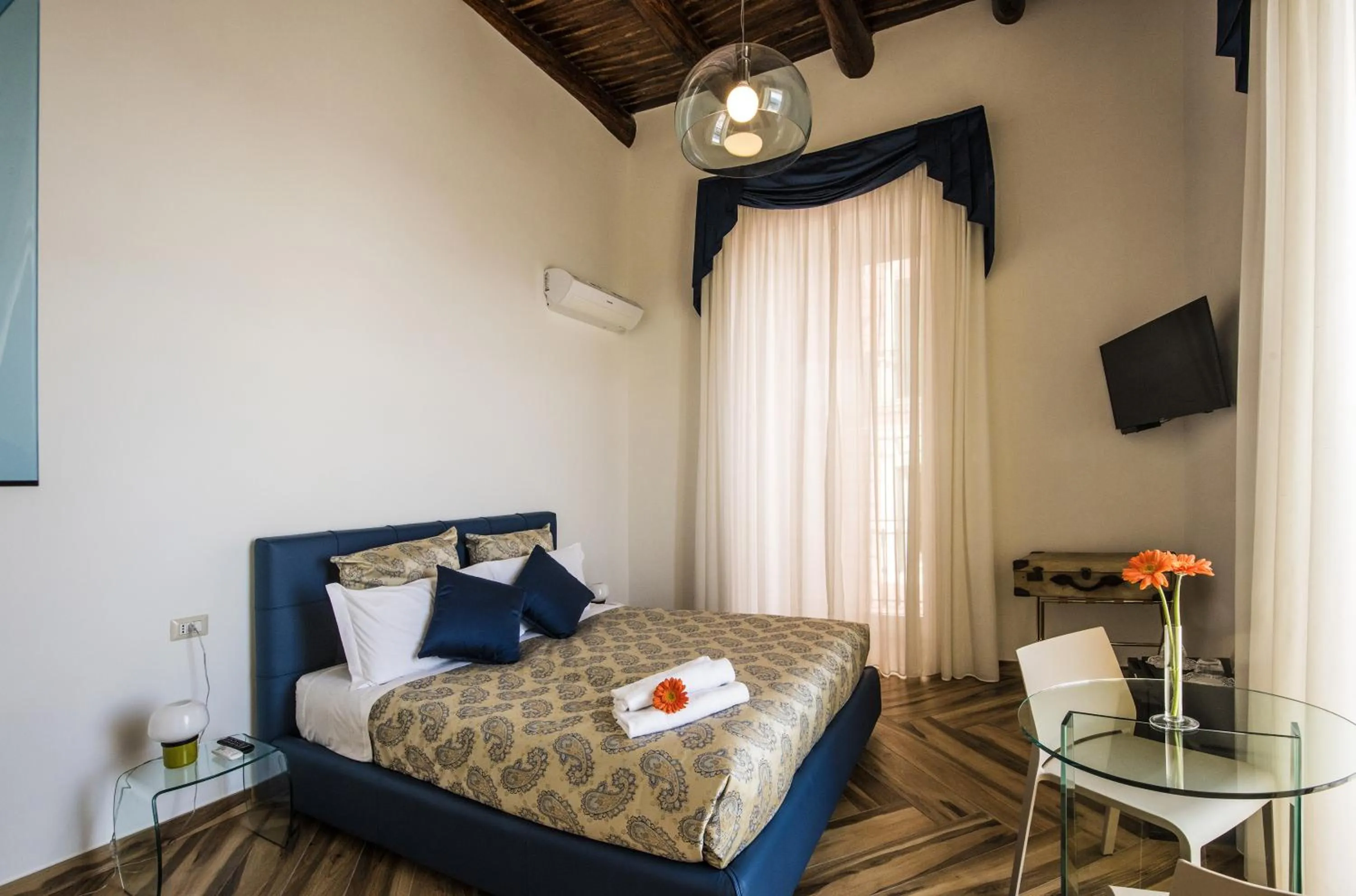 Bedroom, Bed in Mareluna Suite de Charme