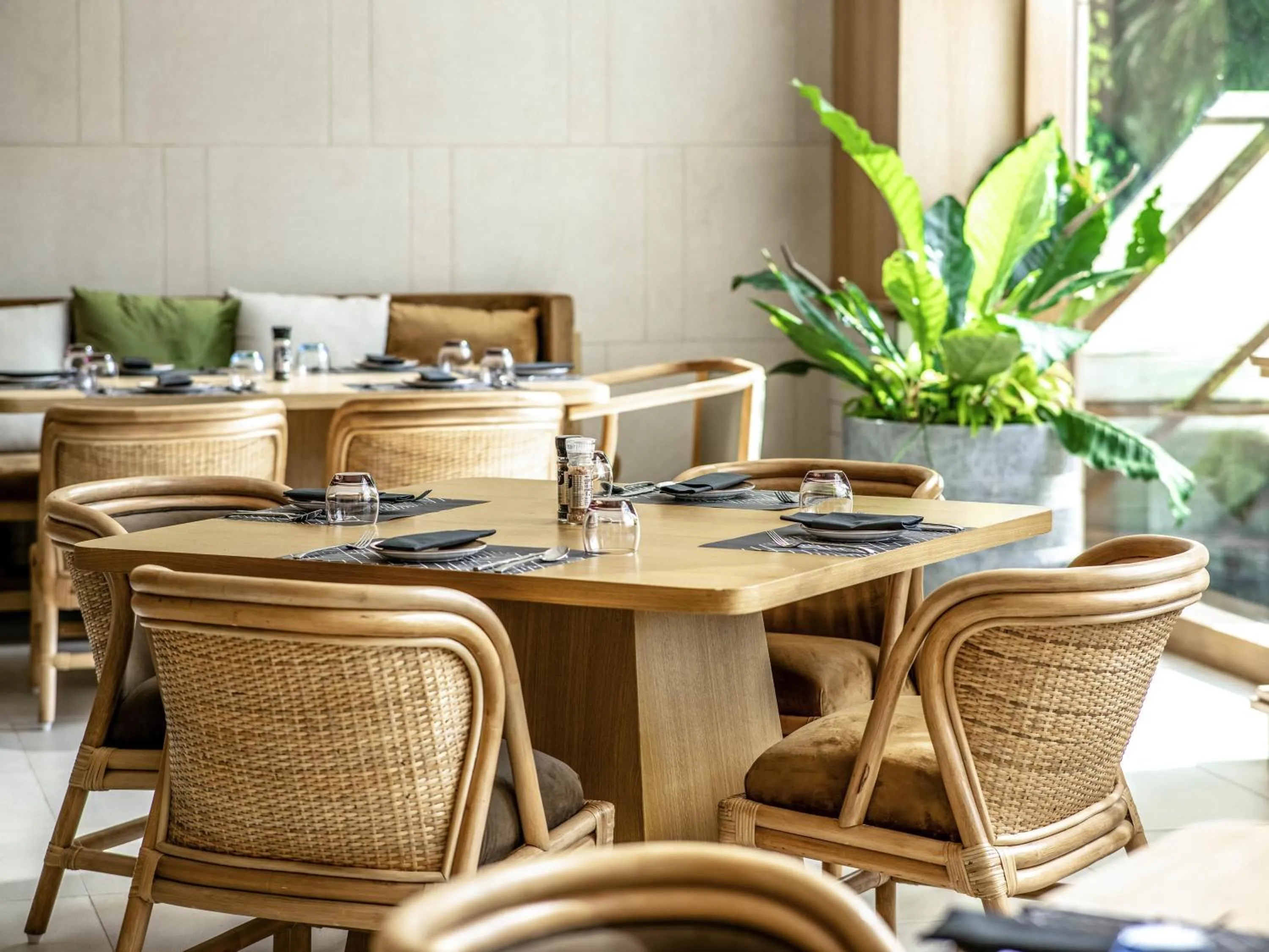 Restaurant/places to eat in Novotel Hyderabad Airport