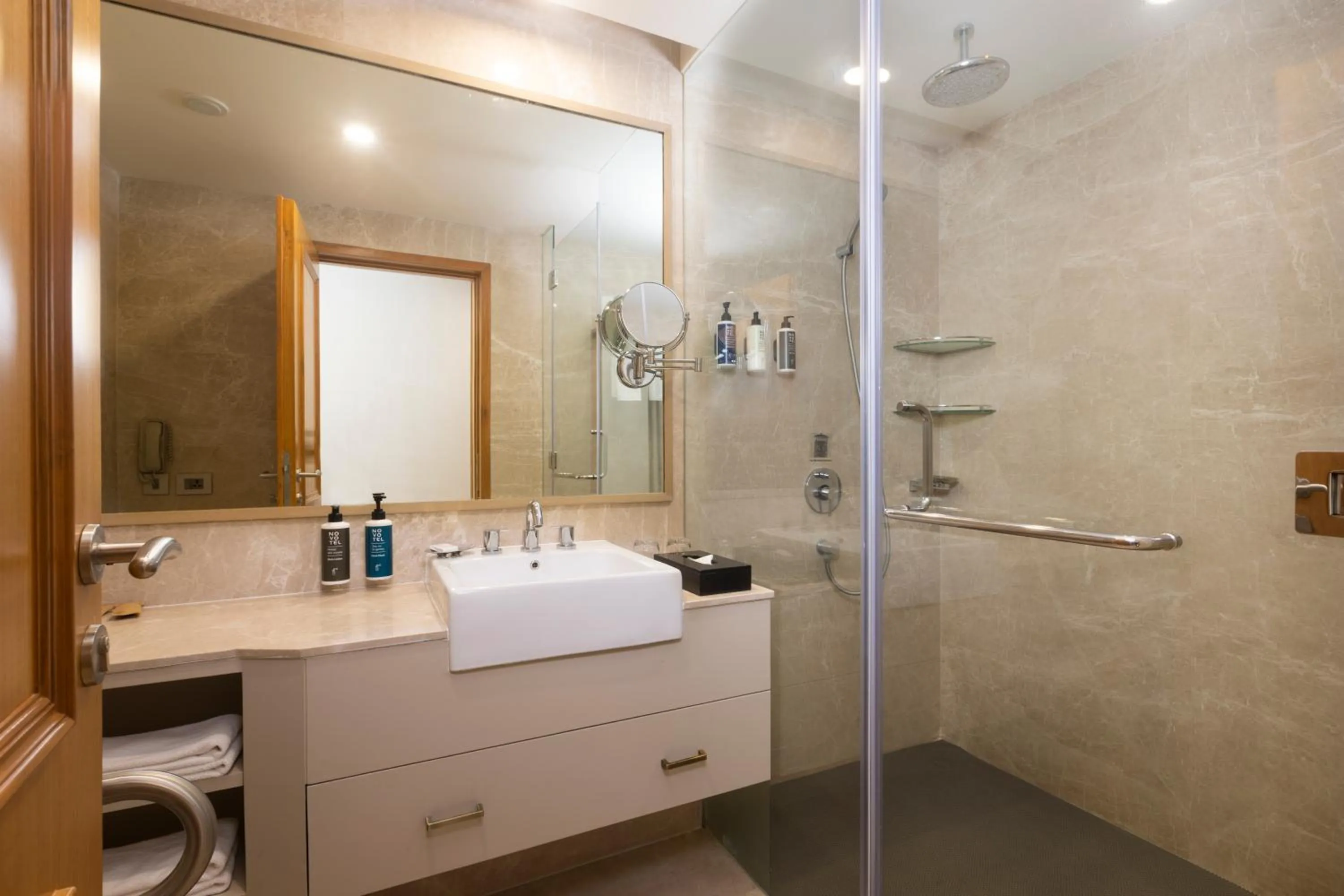 Shower in Novotel Hyderabad Airport