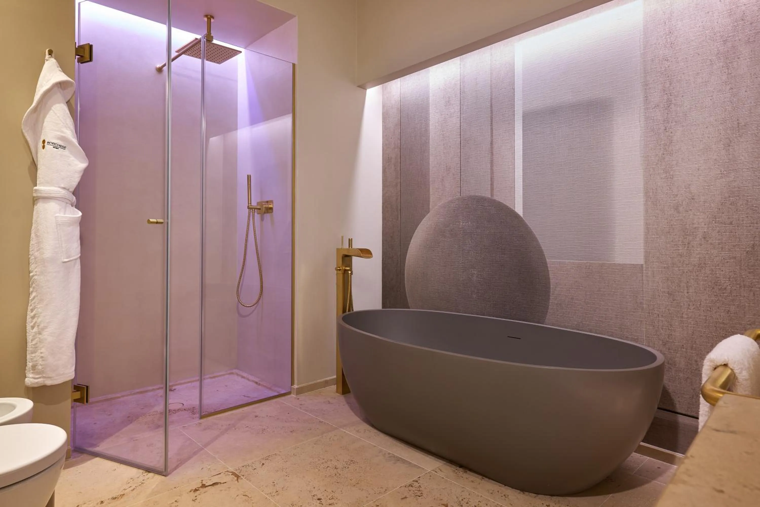 Bath in Borghese Contemporary Hotel