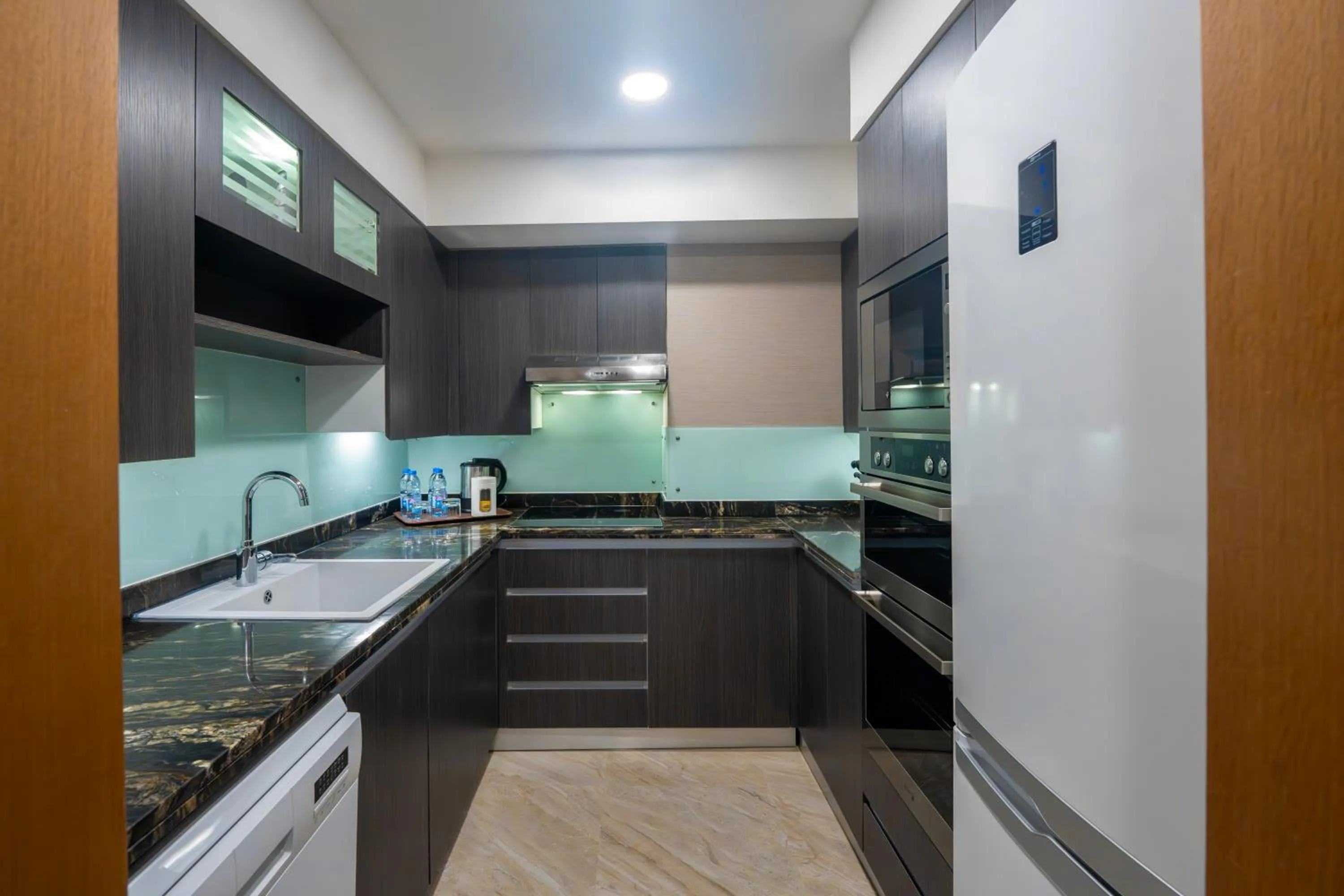Kitchen or kitchenette in Hyatt Regency Galleria Residence Dubai