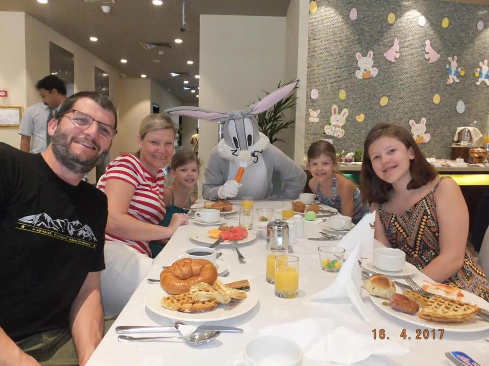 Restaurant/places to eat in Savoy Suites Hotel Apartment - Dubai