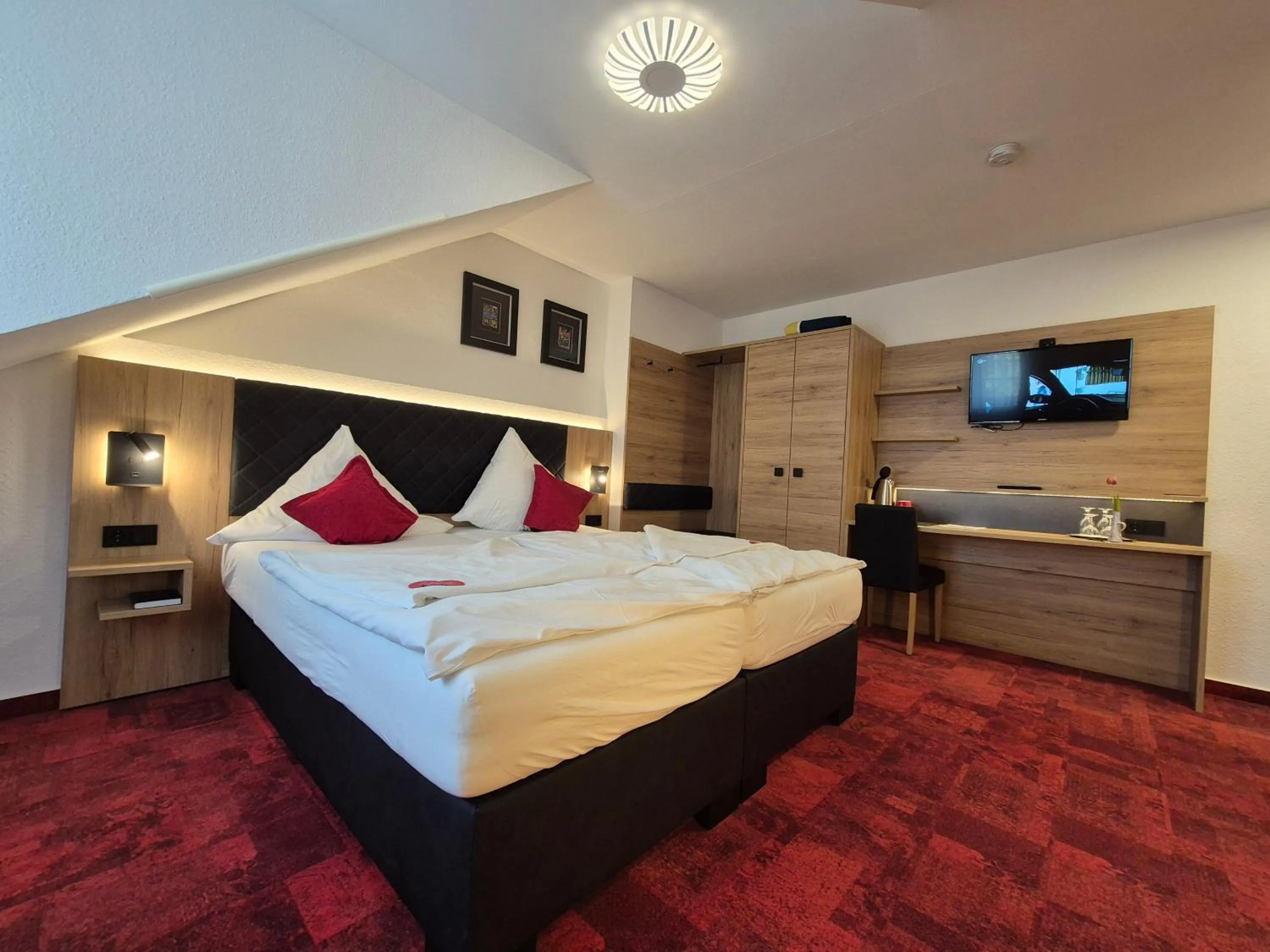 Bed in Hotel St. Georg Garni