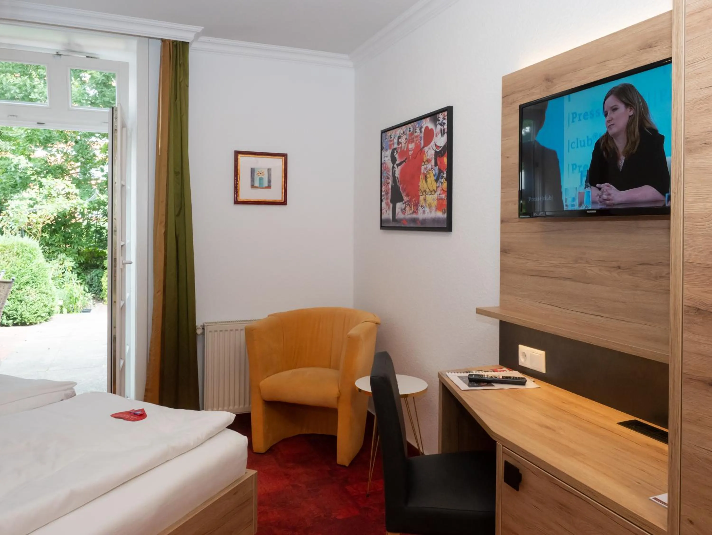 Photo of the whole room, Bed in Hotel St. Georg Garni