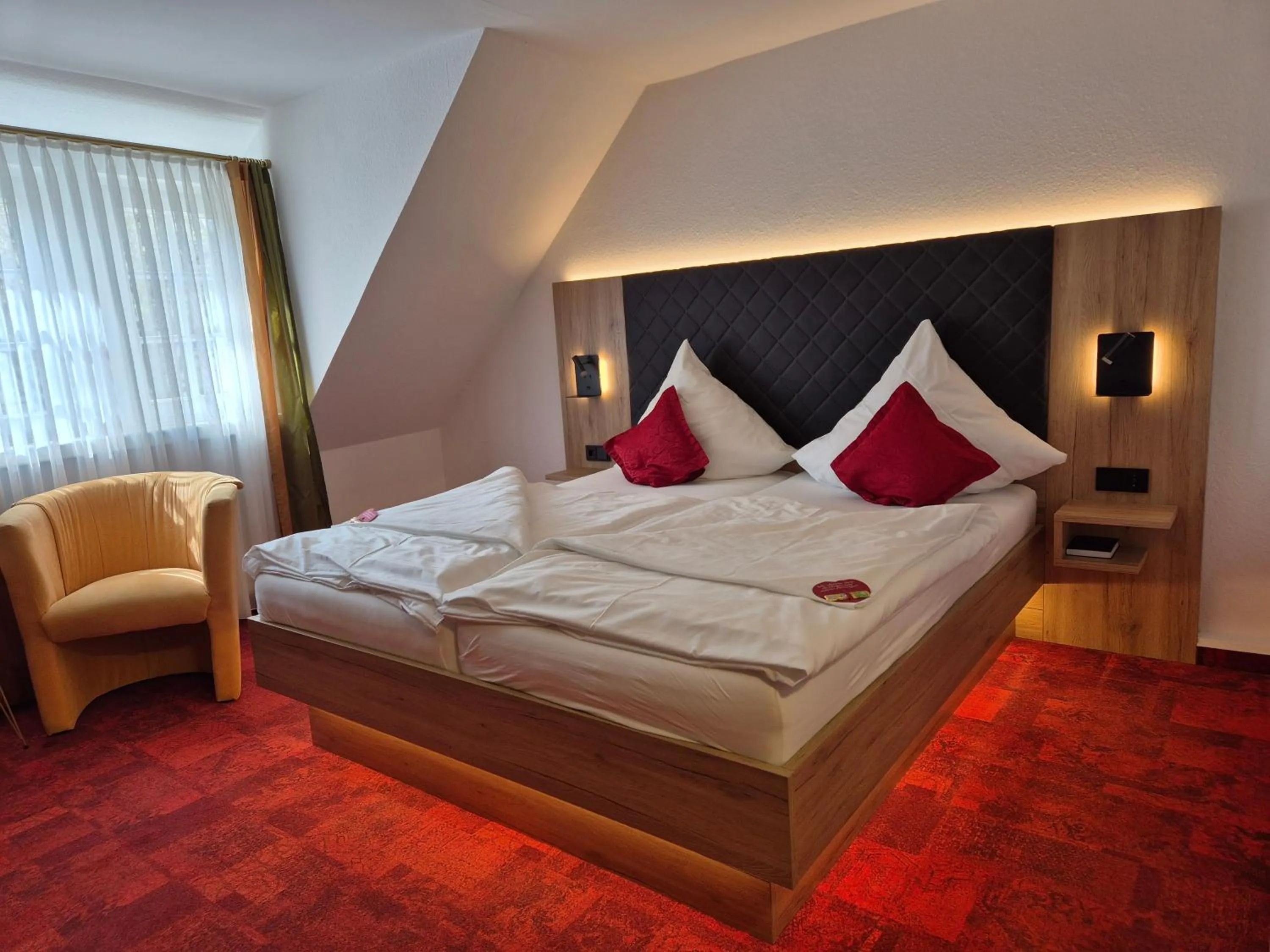 Bed in Hotel St. Georg Garni