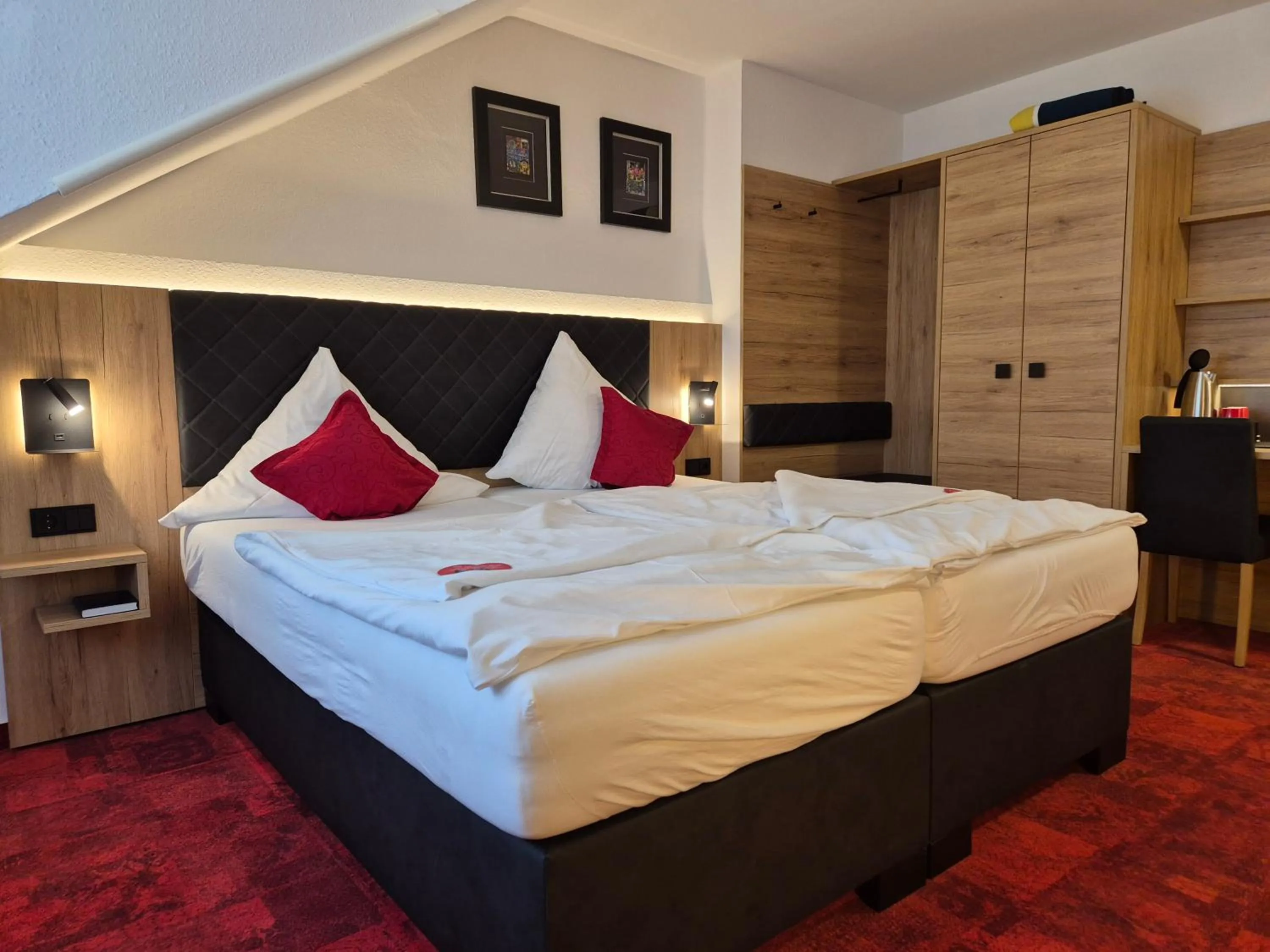 Bed in Hotel St. Georg Garni