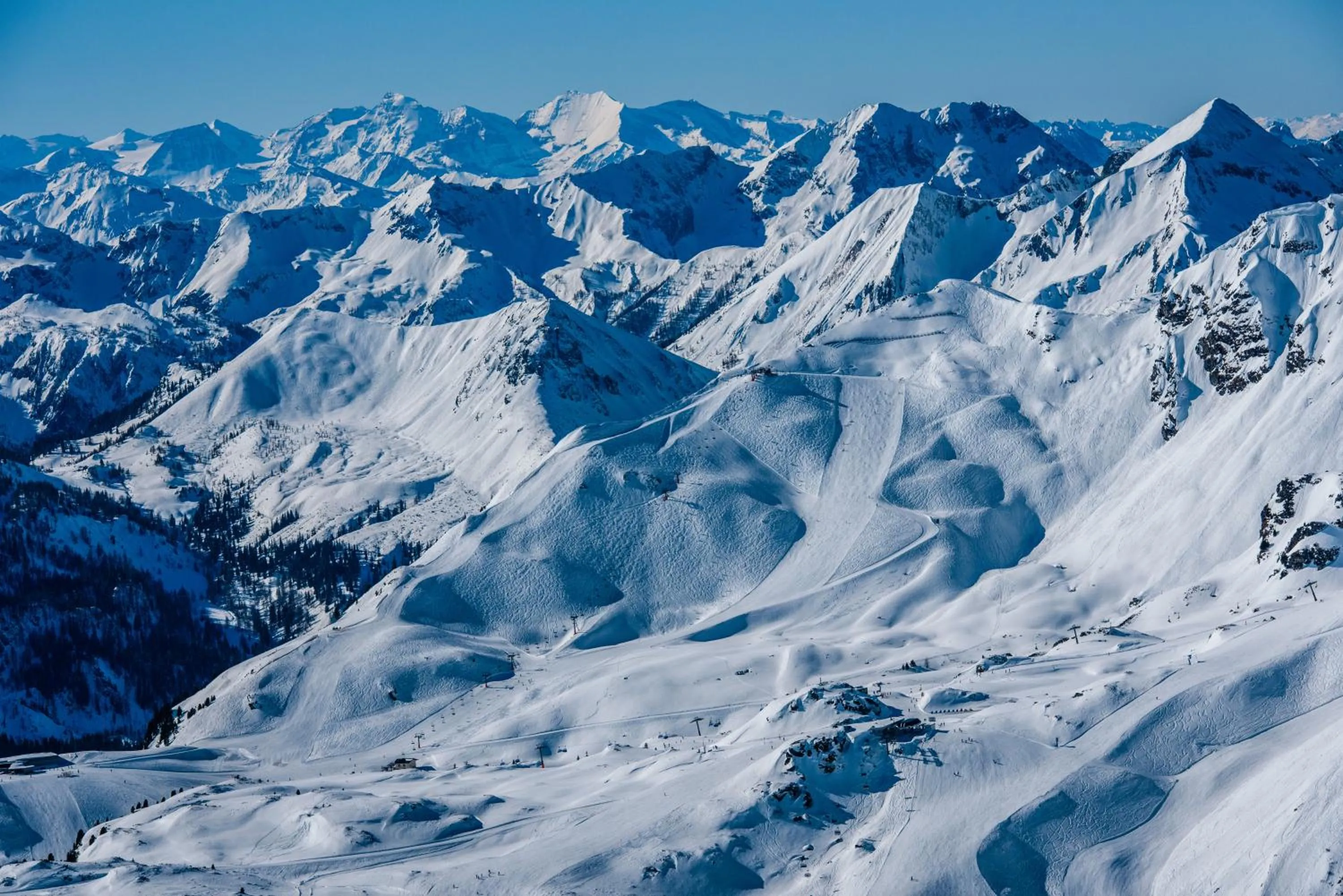 Skiing in Hotel Zehnerkar & Hotel Obertauern