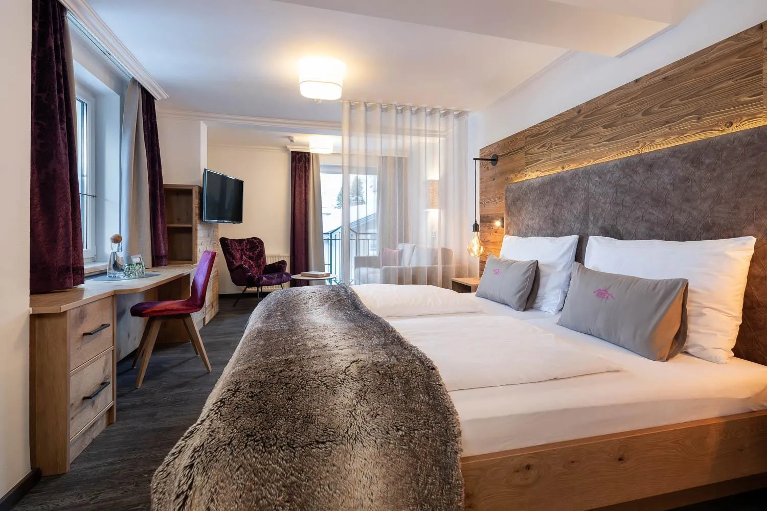 Photo of the whole room, Bed in Hotel Zehnerkar & Hotel Obertauern