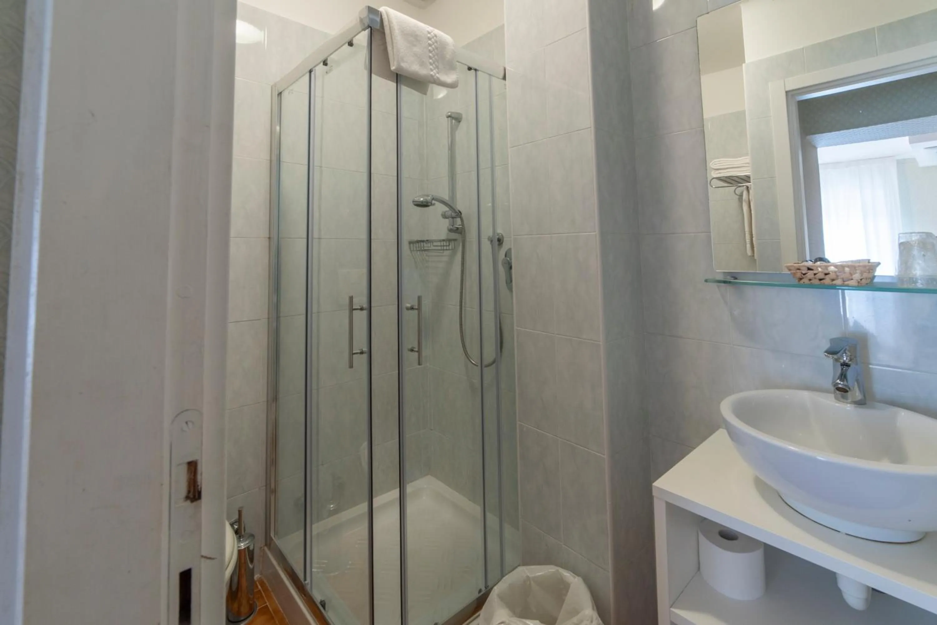 Shower in Hotel Due Palme