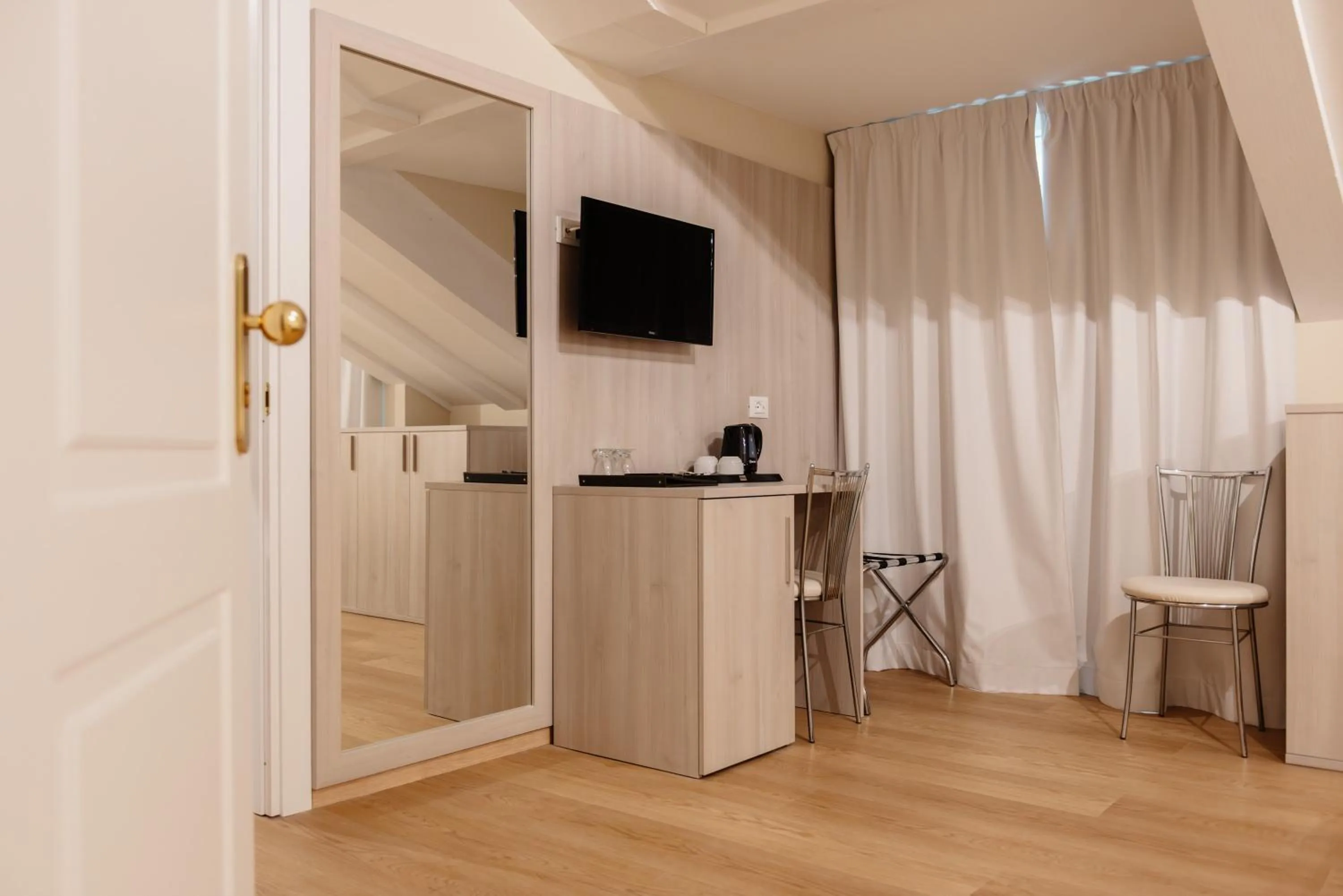 Photo of the whole room in Hotel Due Palme