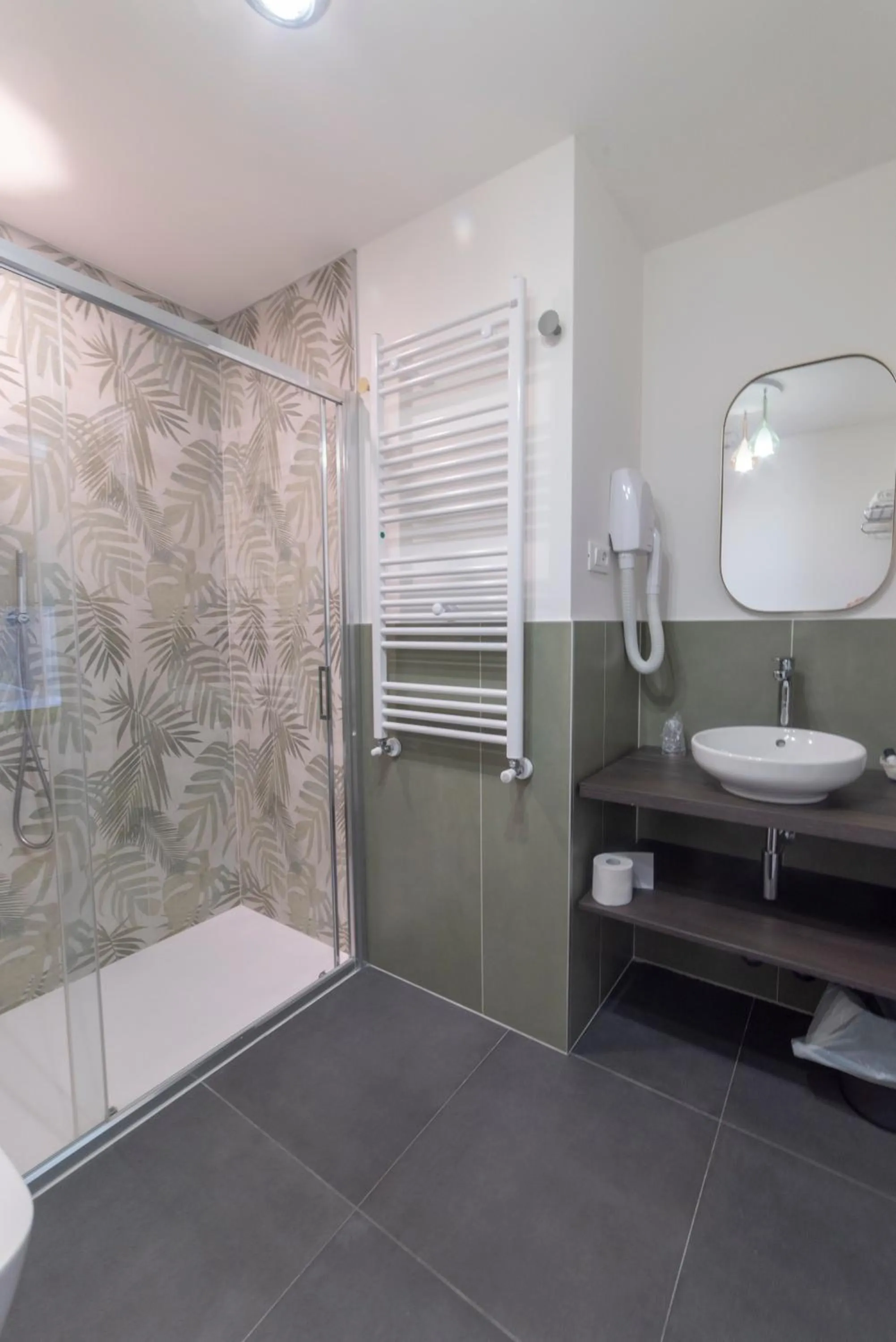 Shower in Hotel Due Palme