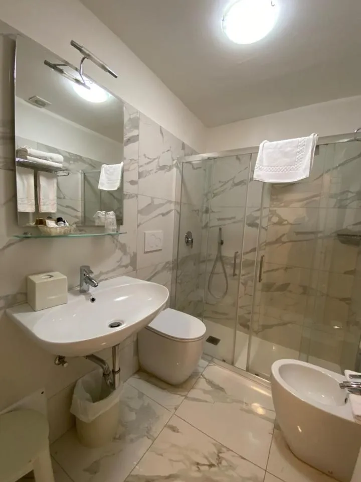 Shower in Hotel Due Palme