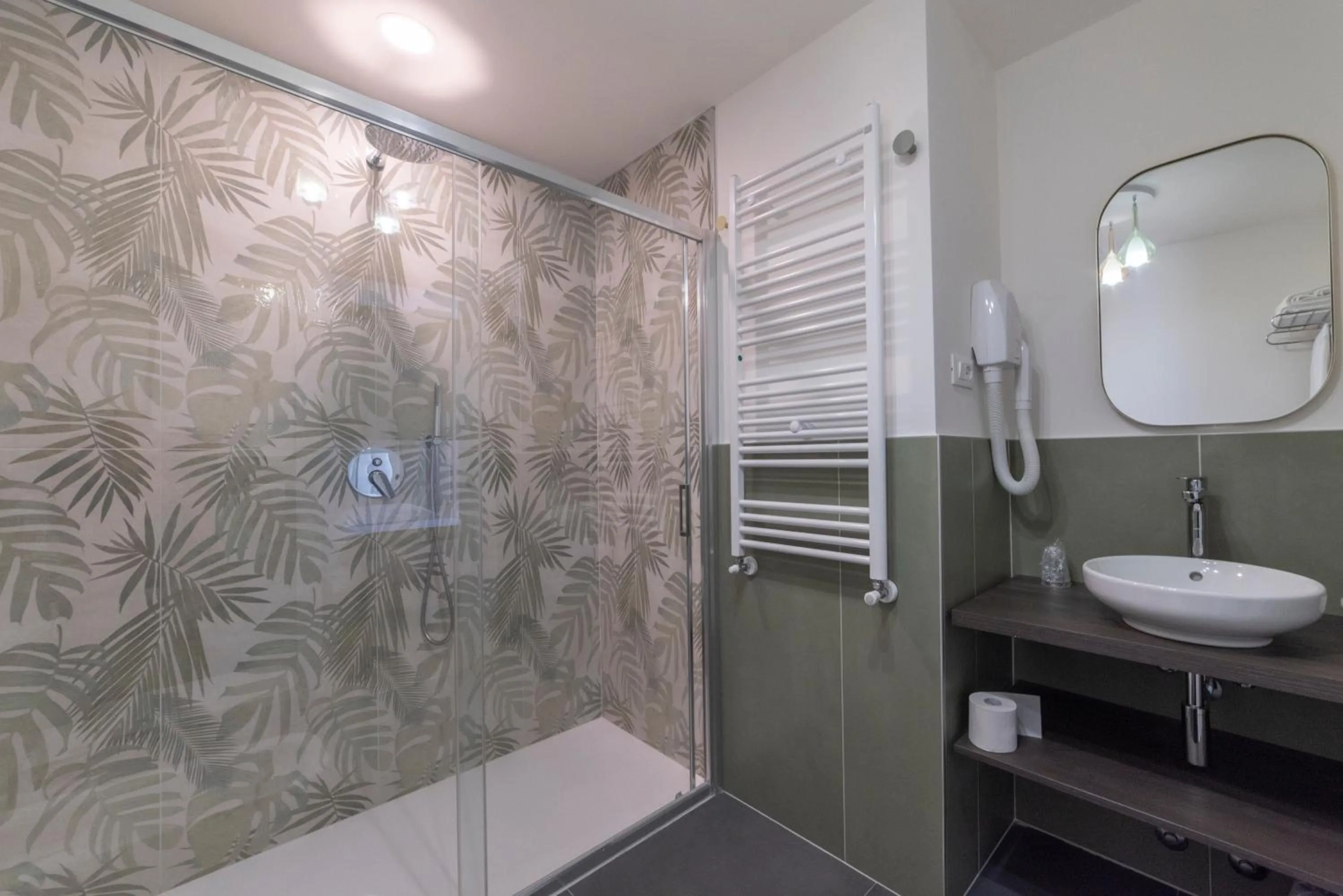 Shower in Hotel Due Palme