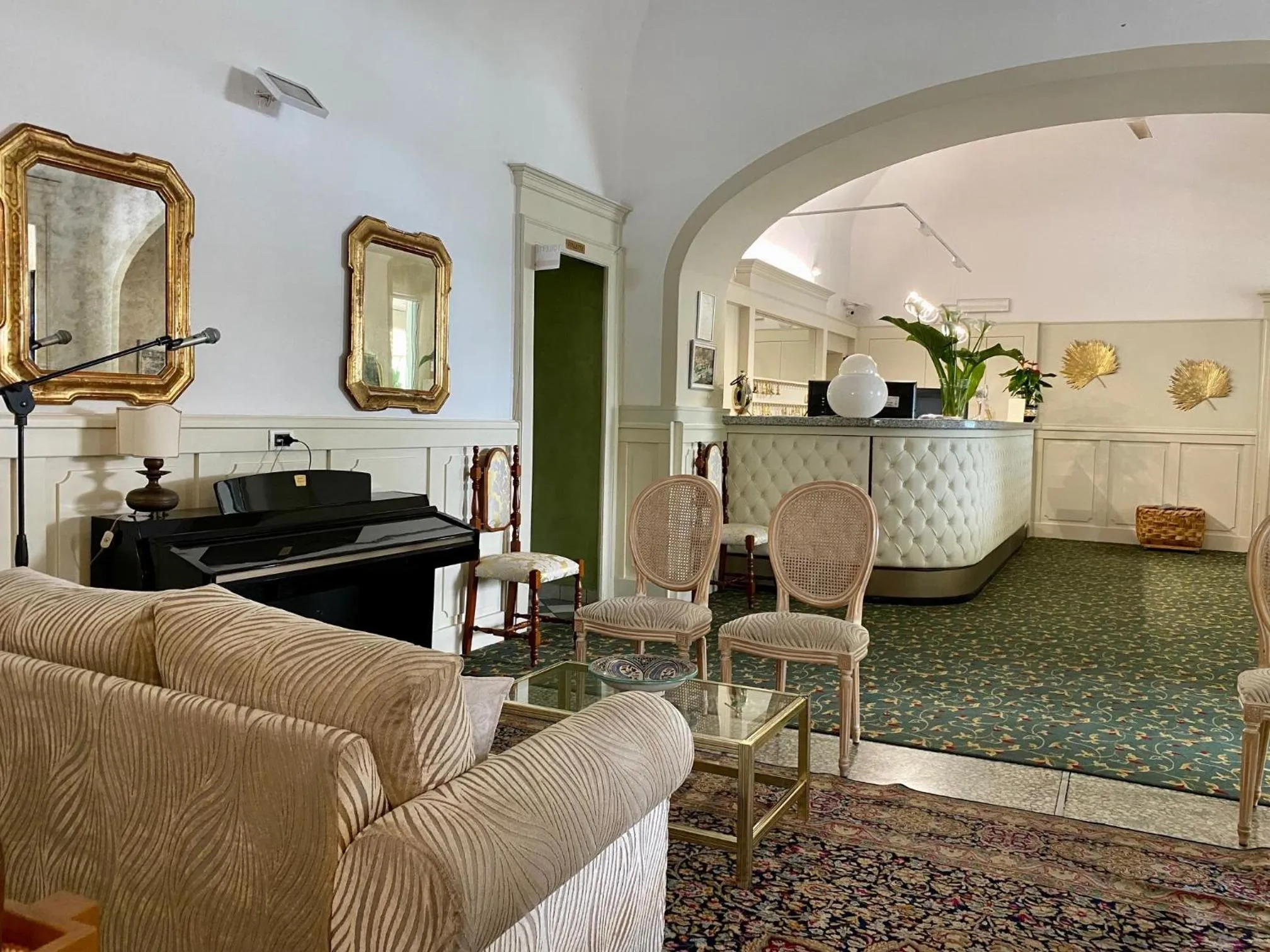 Communal lounge/ TV room in Hotel Due Palme