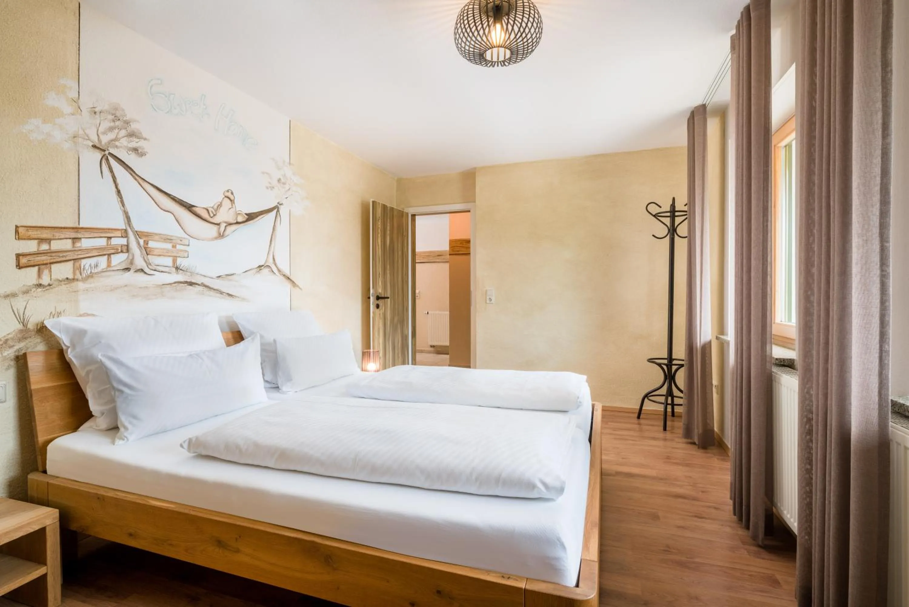 Bedroom, Bed in Hotel Hofgut Tiergarten