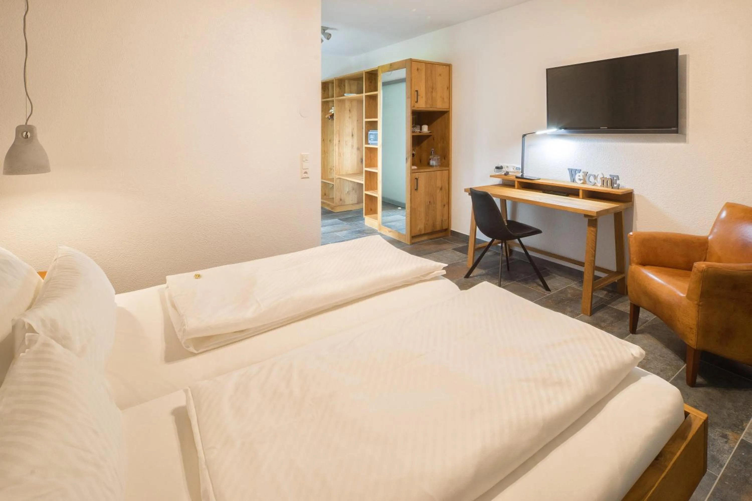 Photo of the whole room, Bed in Hotel Hofgut Tiergarten