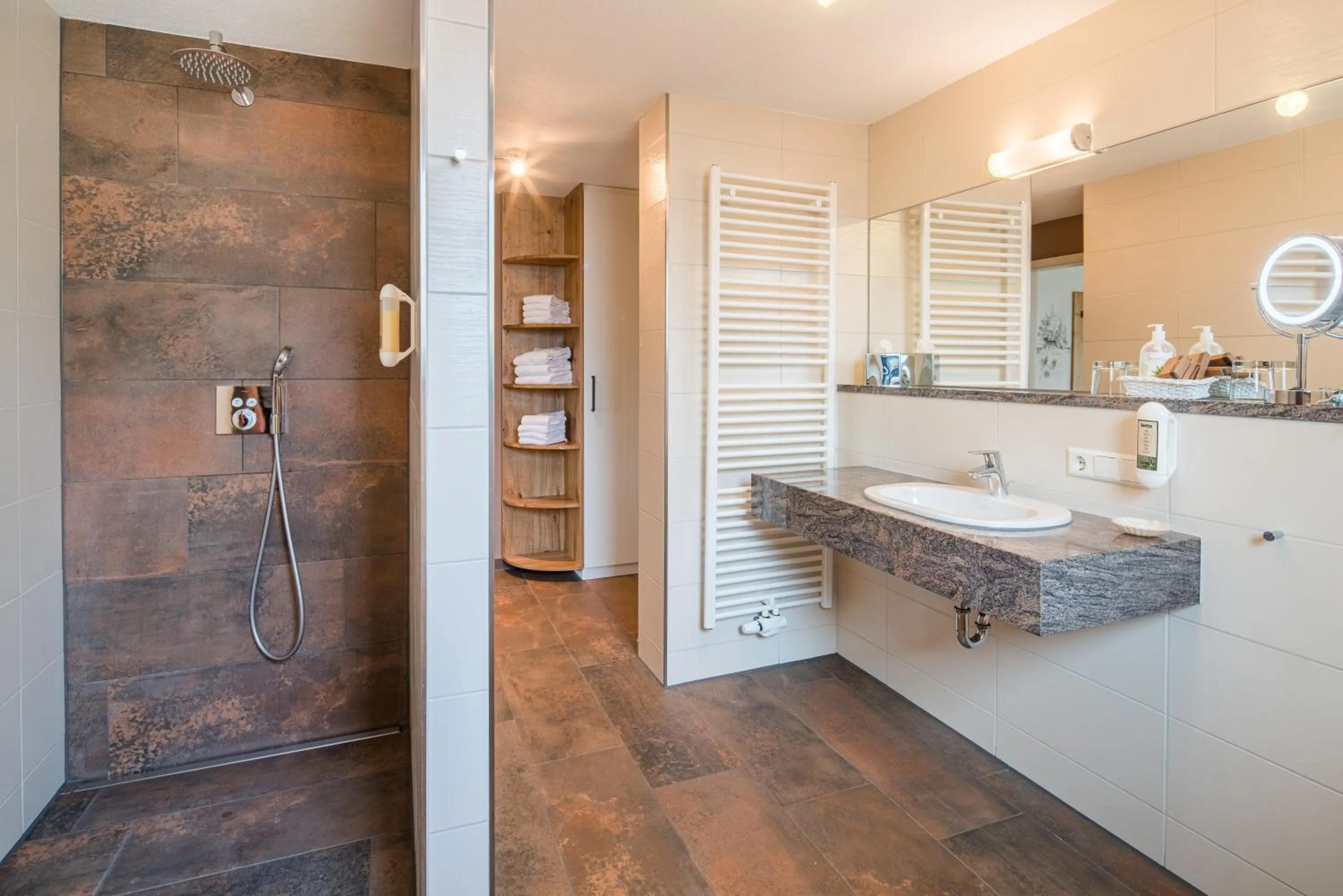 Bathroom in Hotel Hofgut Tiergarten