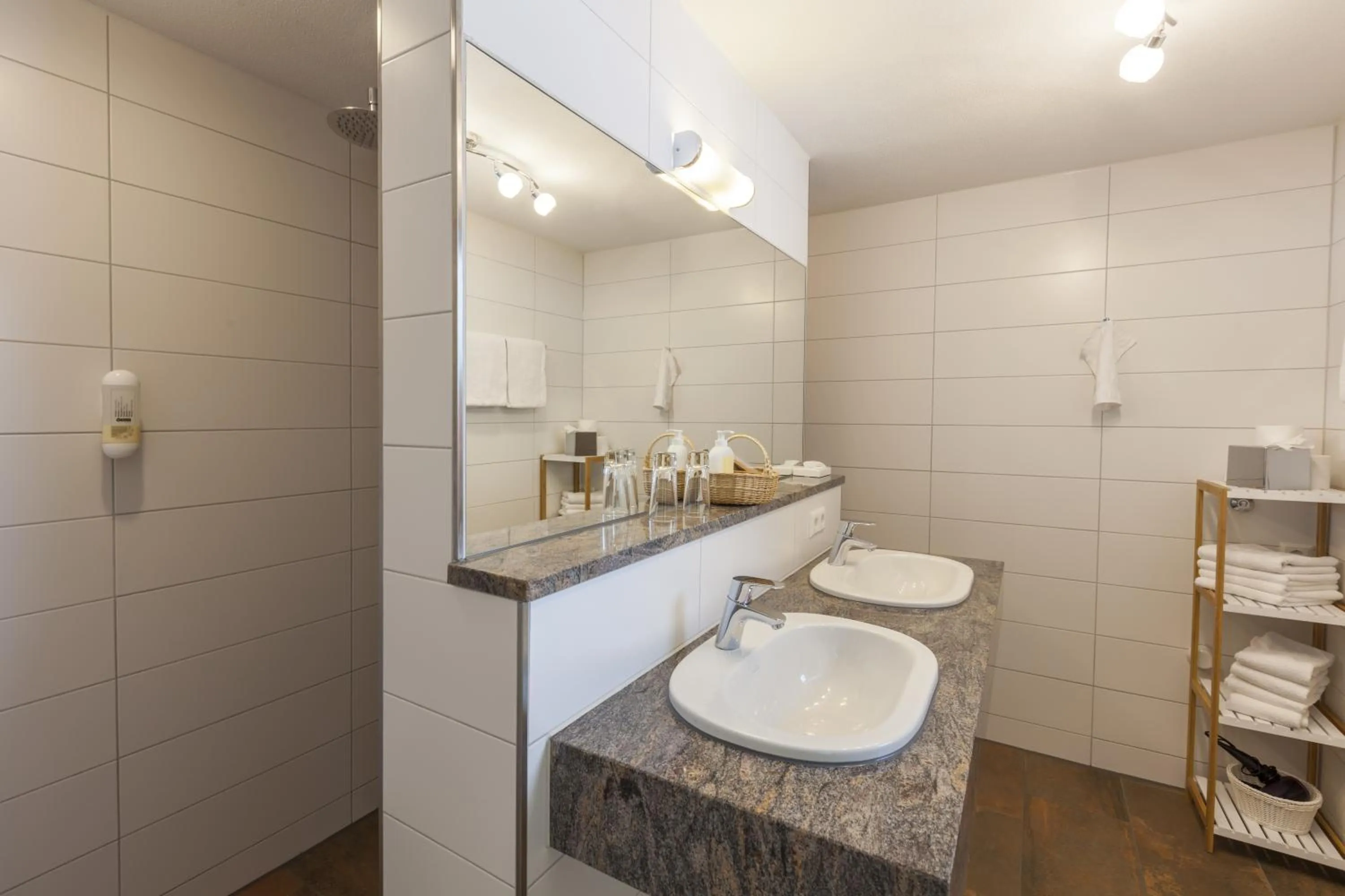 Bathroom in Hotel Hofgut Tiergarten