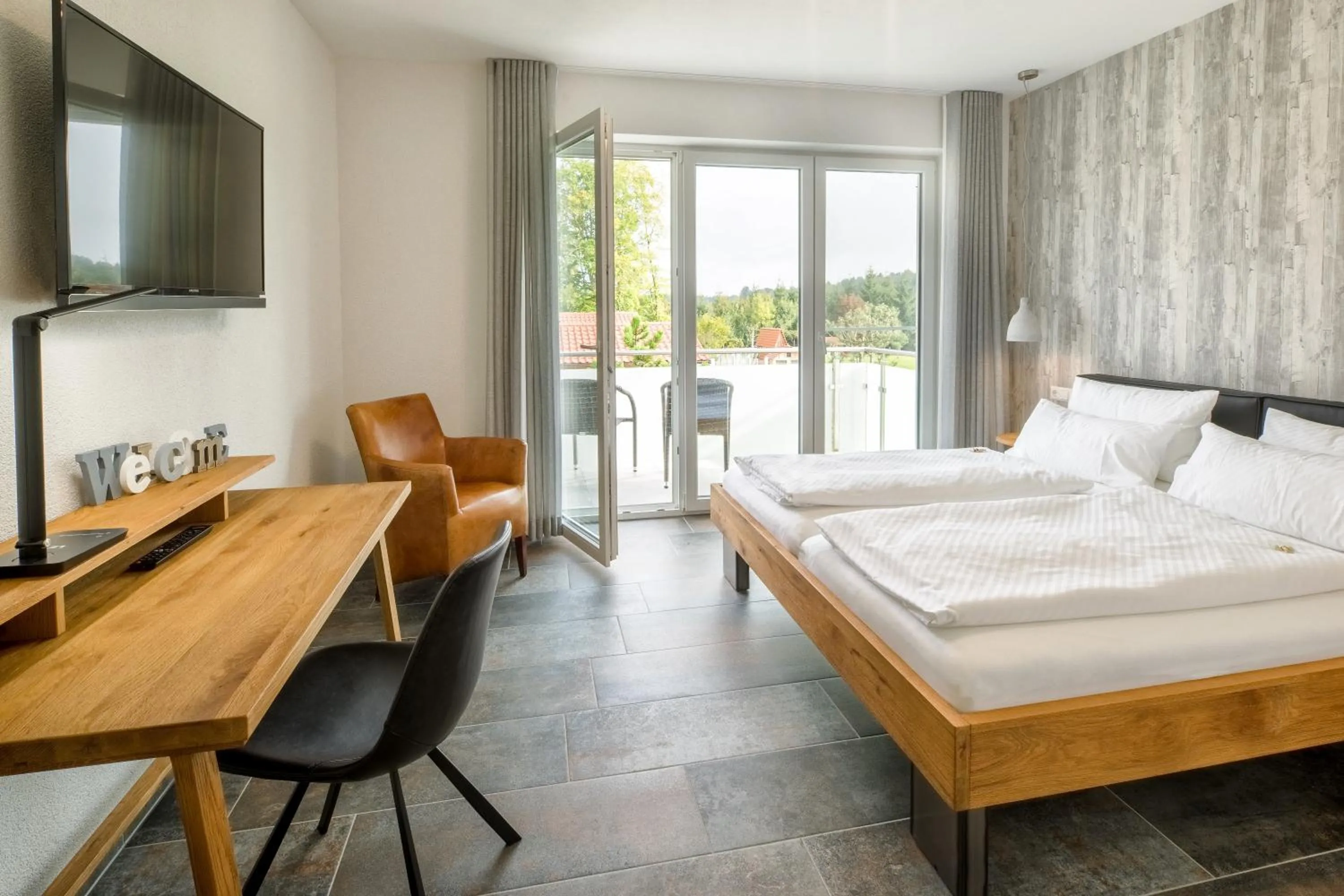 Photo of the whole room, Bed in Hotel Hofgut Tiergarten