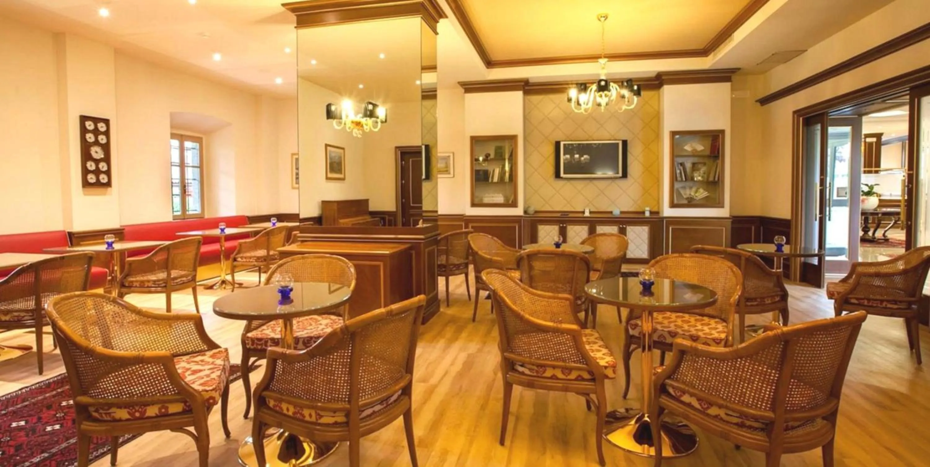 Communal lounge/ TV room in LVG Hotel Collection - Il Chiostro