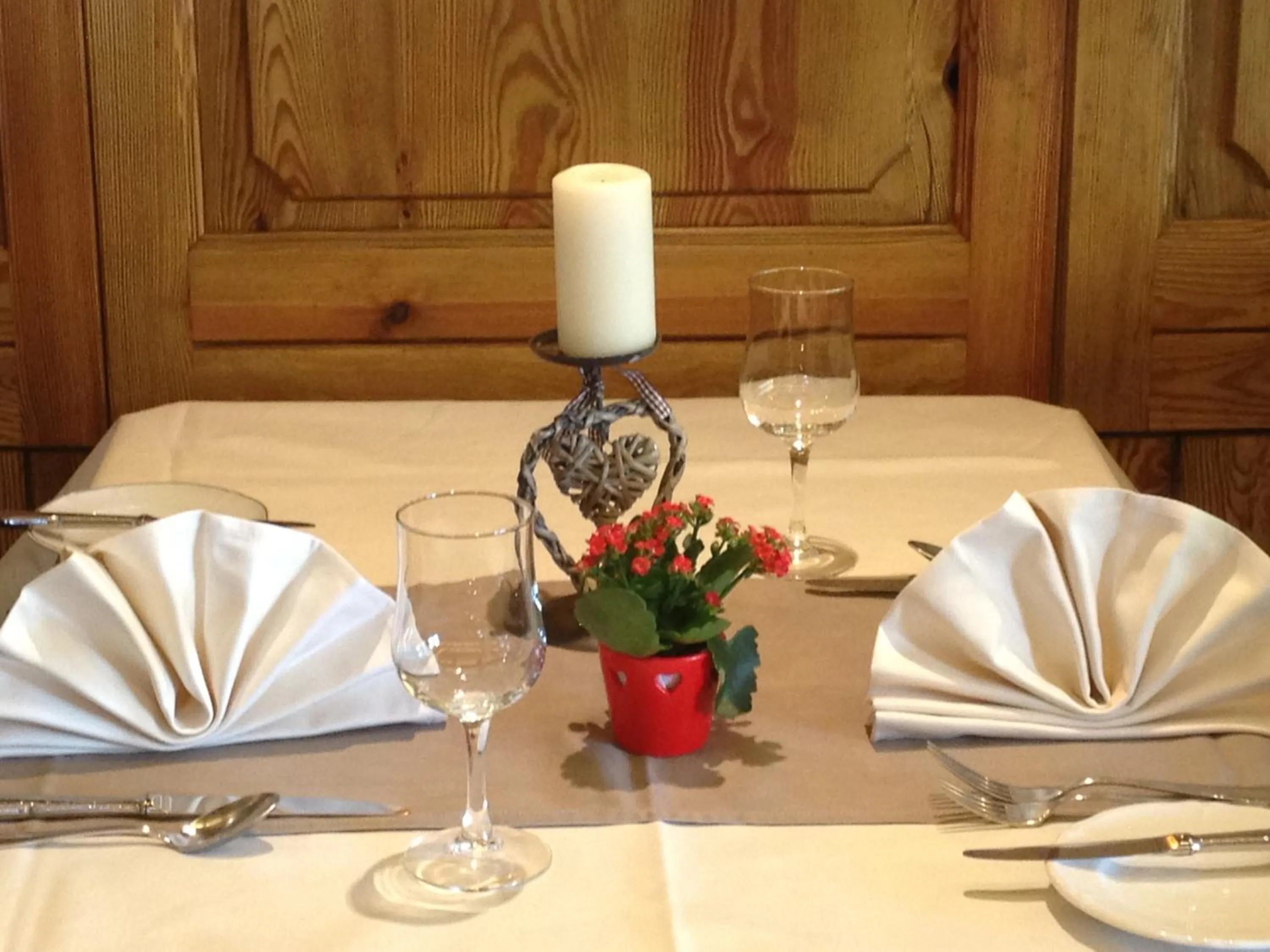 Restaurant/places to eat in Hotel City