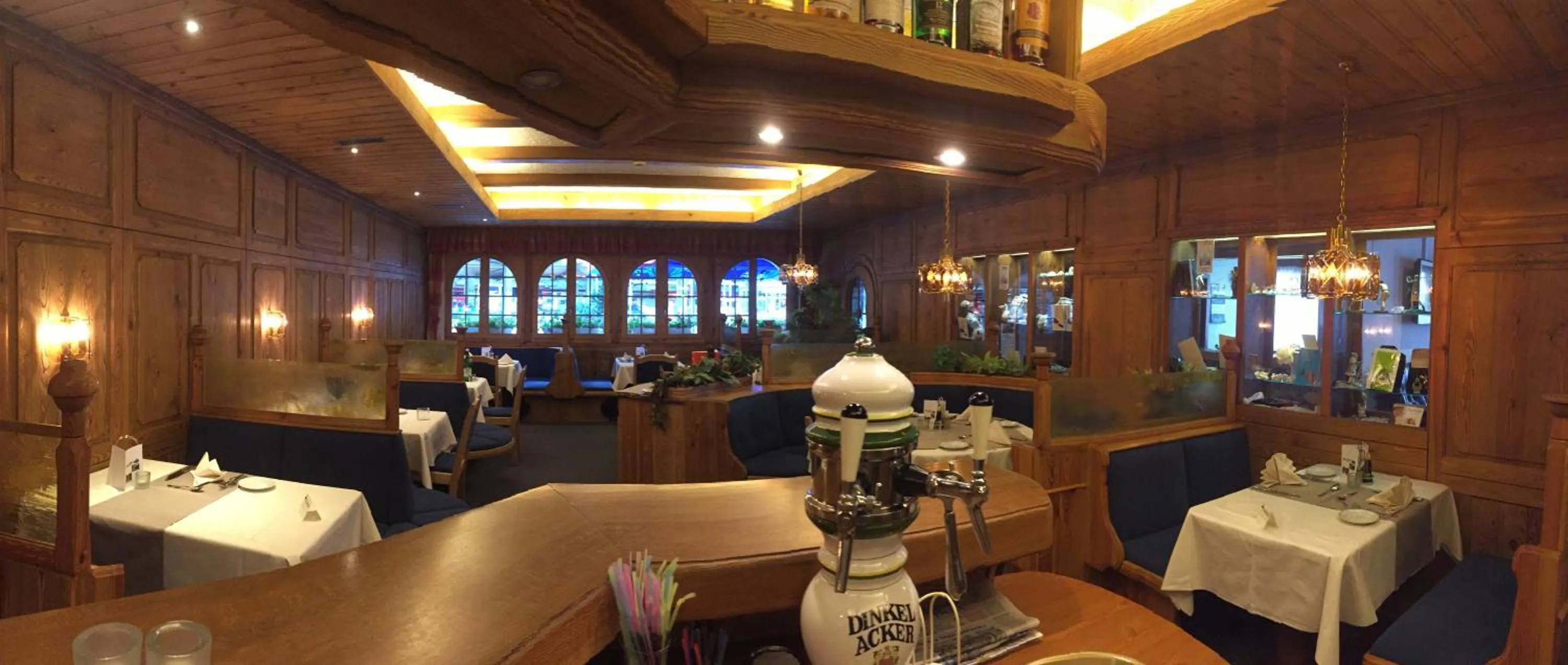 Restaurant/places to eat in Hotel City