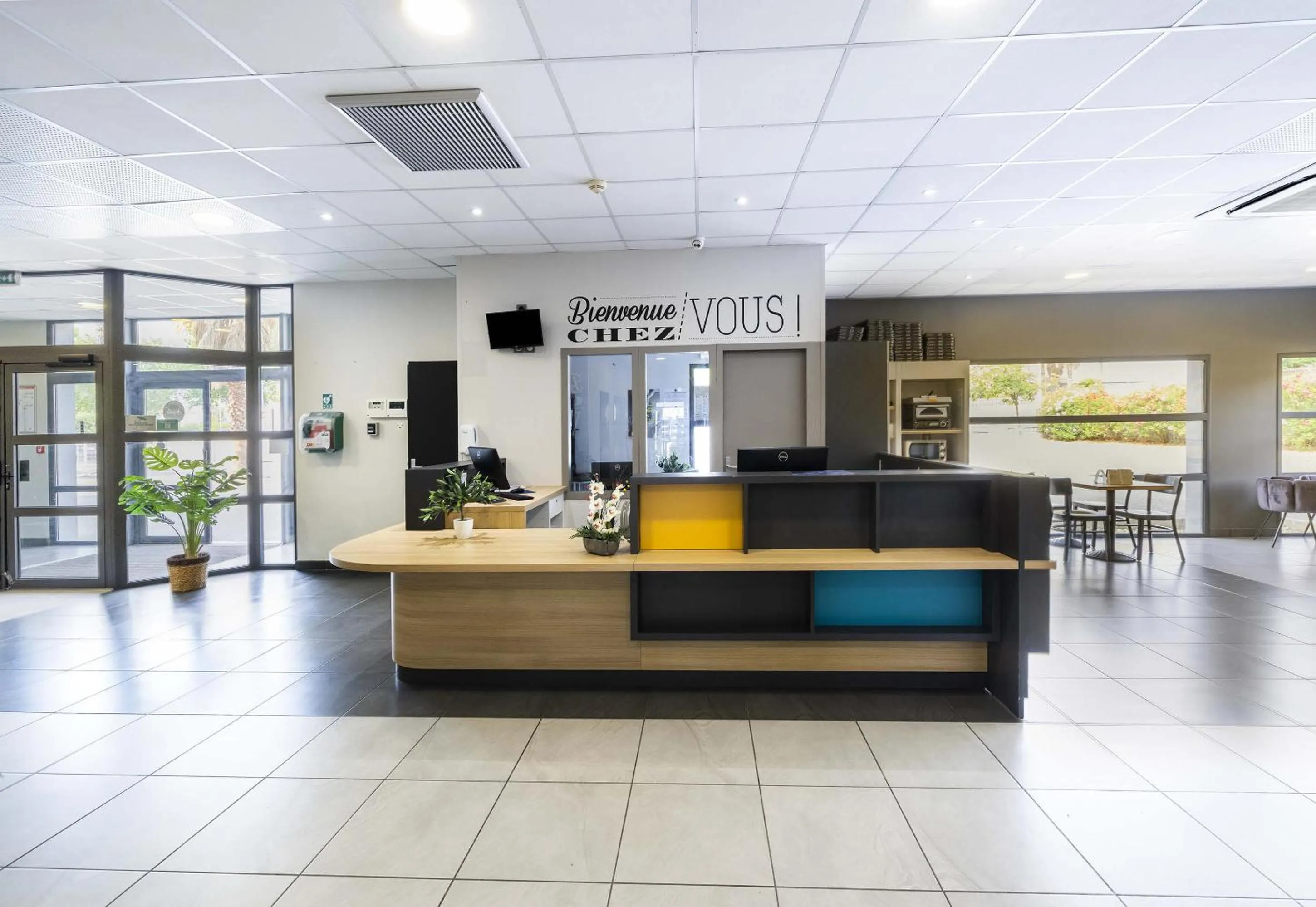 Lobby or reception in B&B HOTEL Perpignan Saleilles