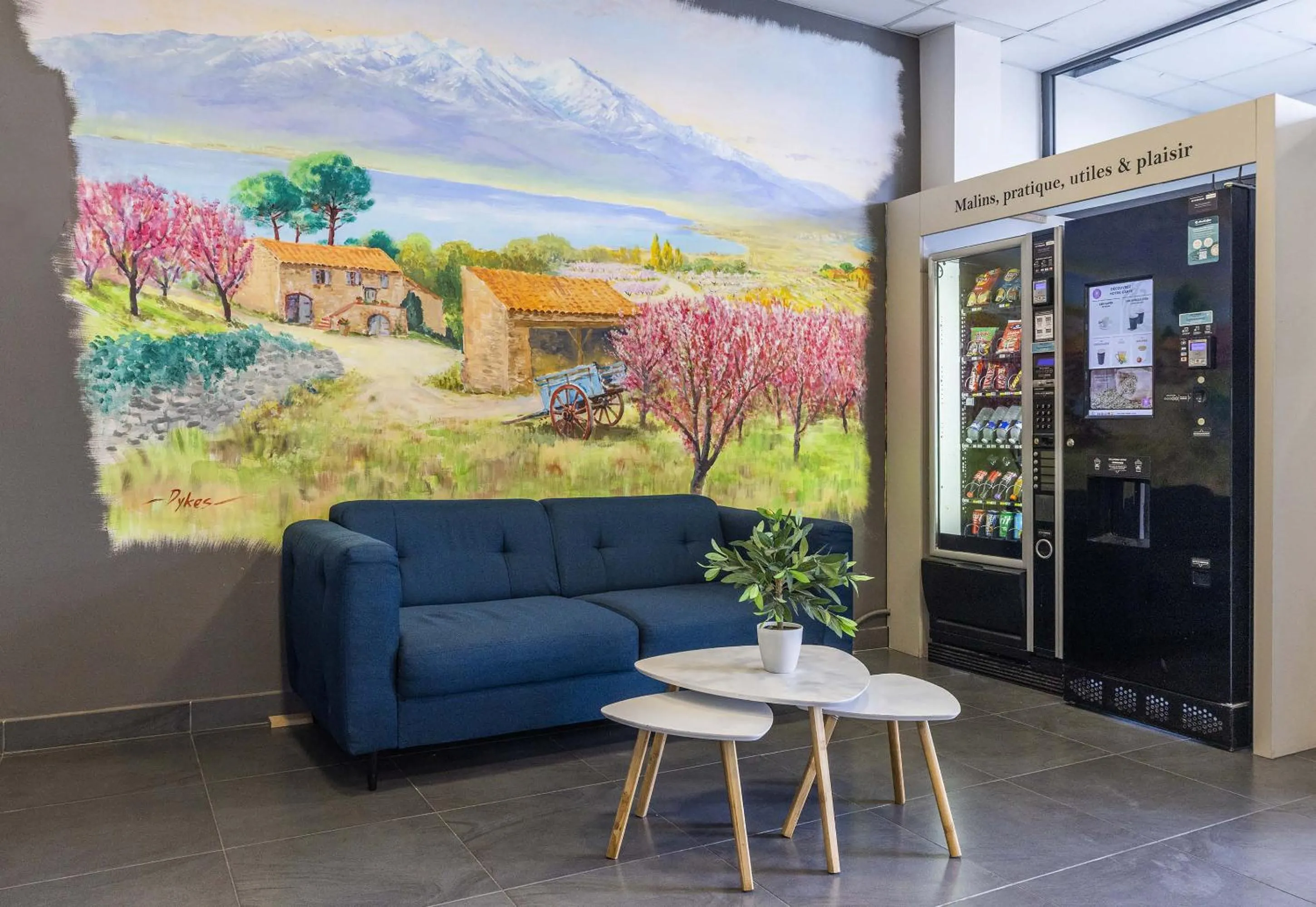 vending machine in B&B HOTEL Perpignan Saleilles