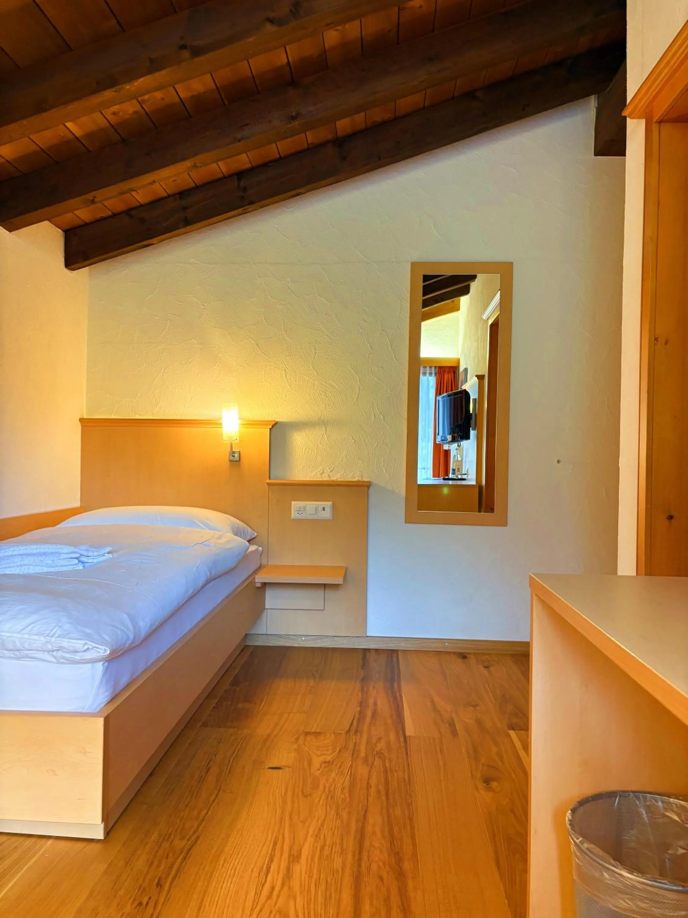 Photo of the whole room, Bed in Madrisa Lodge