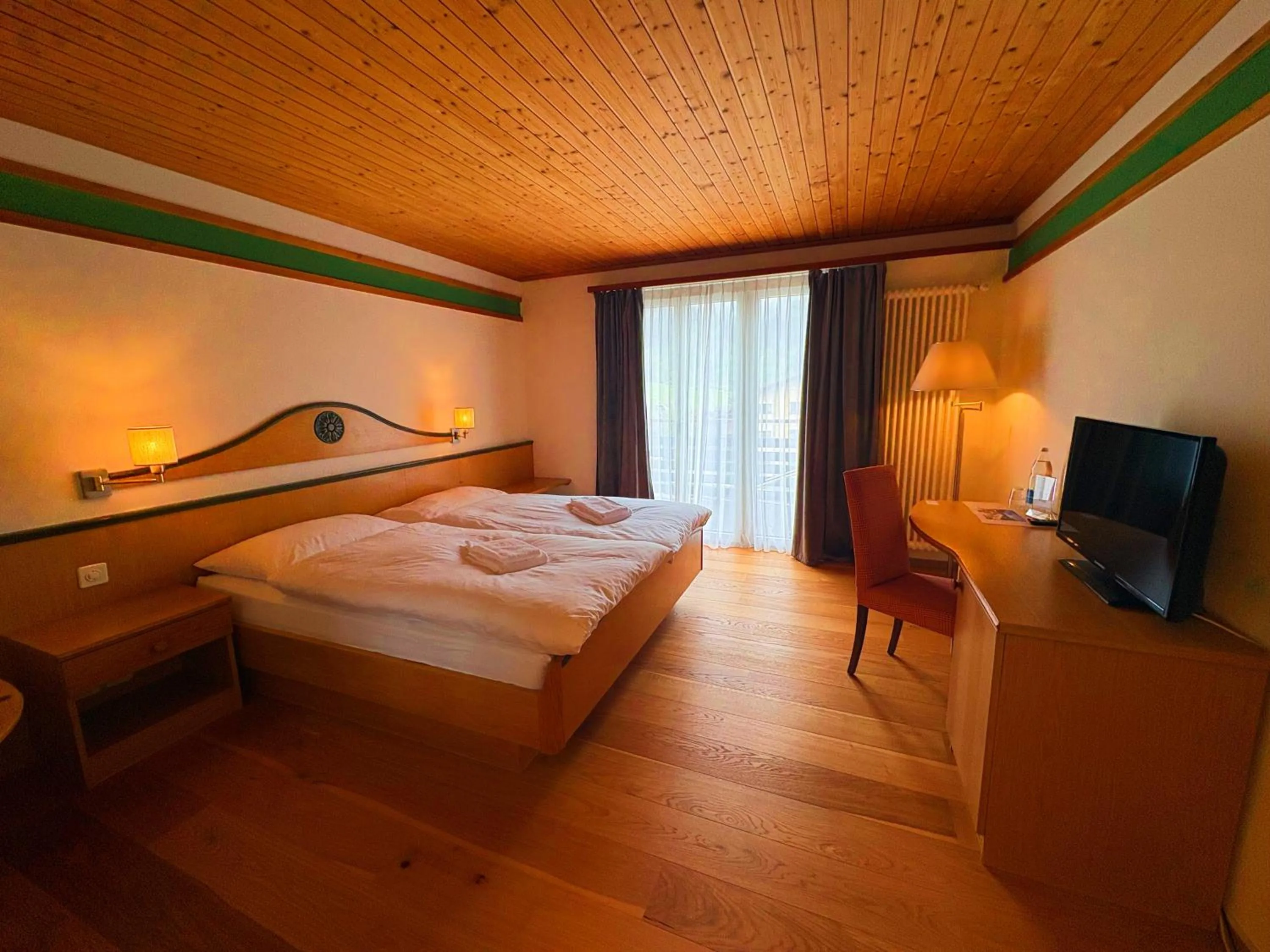 Photo of the whole room, Bed in Madrisa Lodge