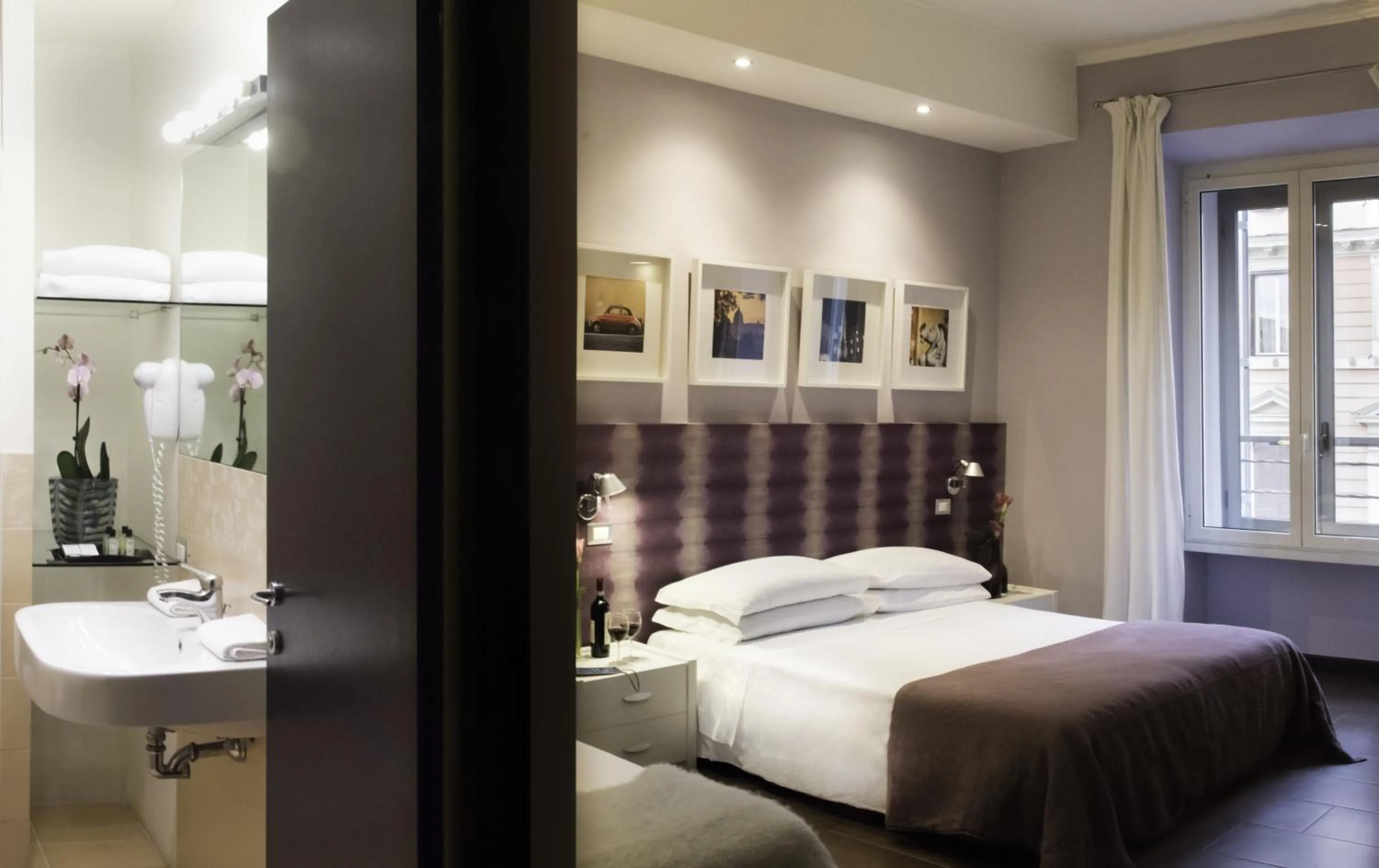 Photo of the whole room, Bed in La Cupola del Vaticano