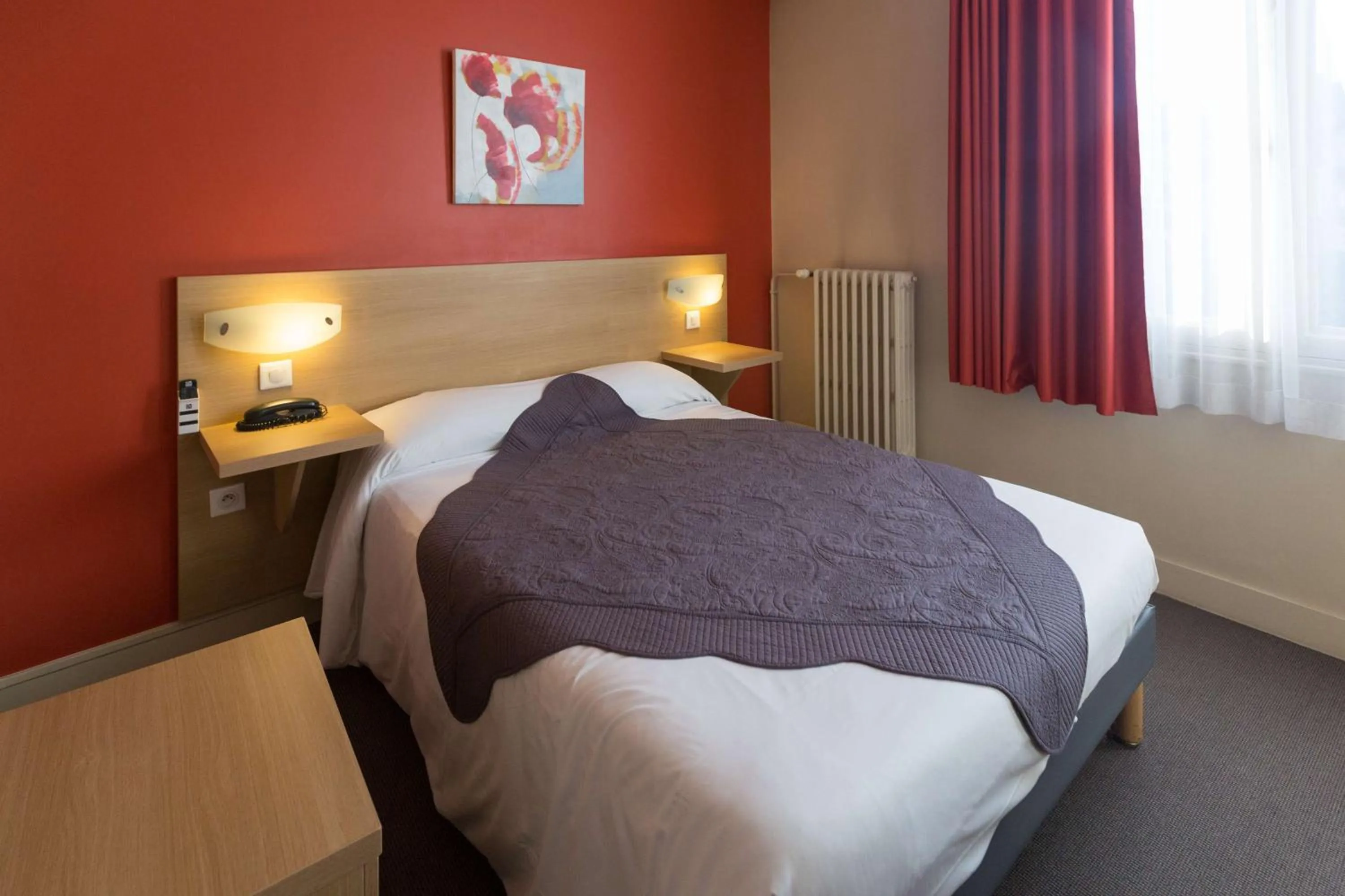 Bedroom in Brit Hotel Terminus