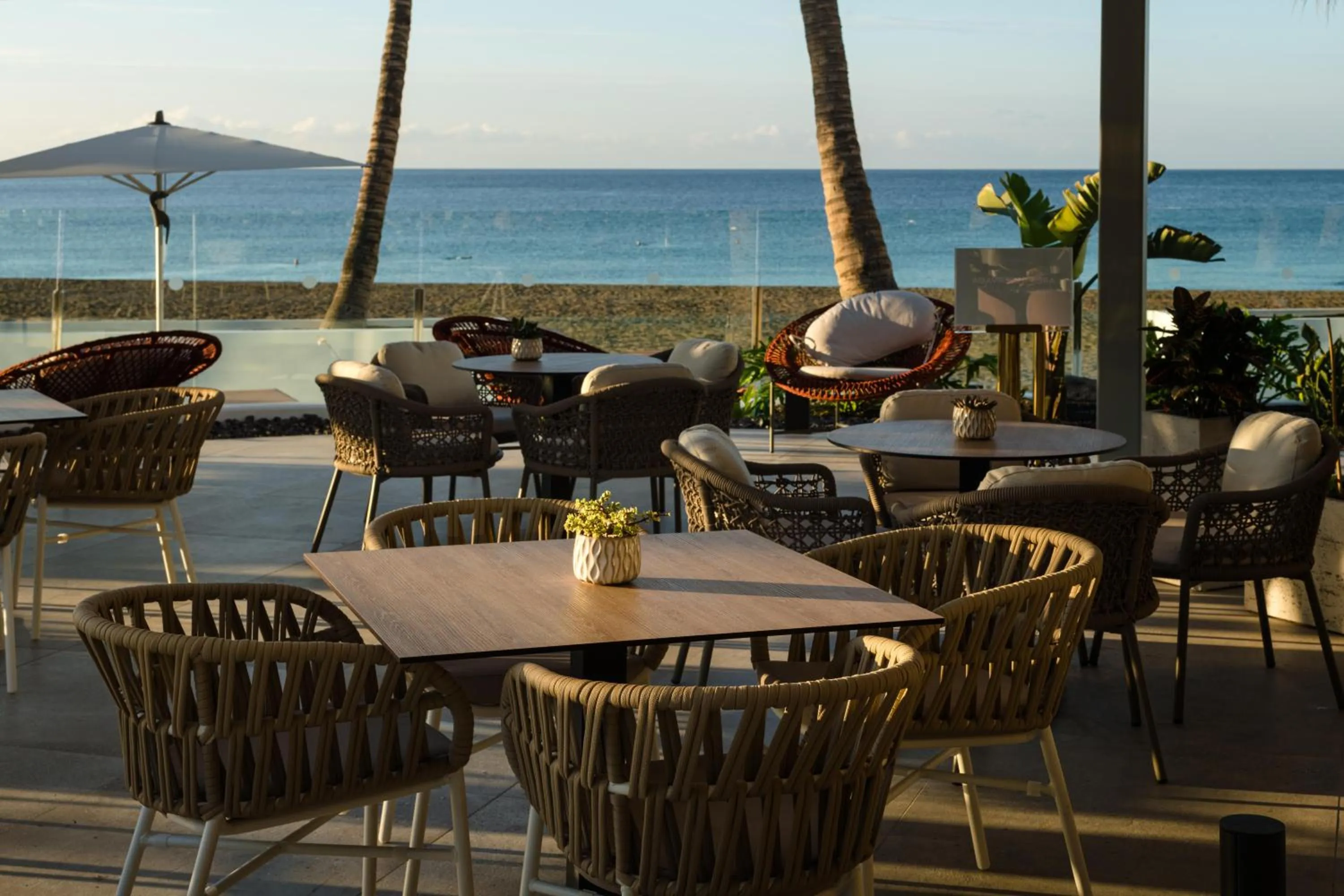 Restaurant/places to eat in Plus Fariones Suite Hotel