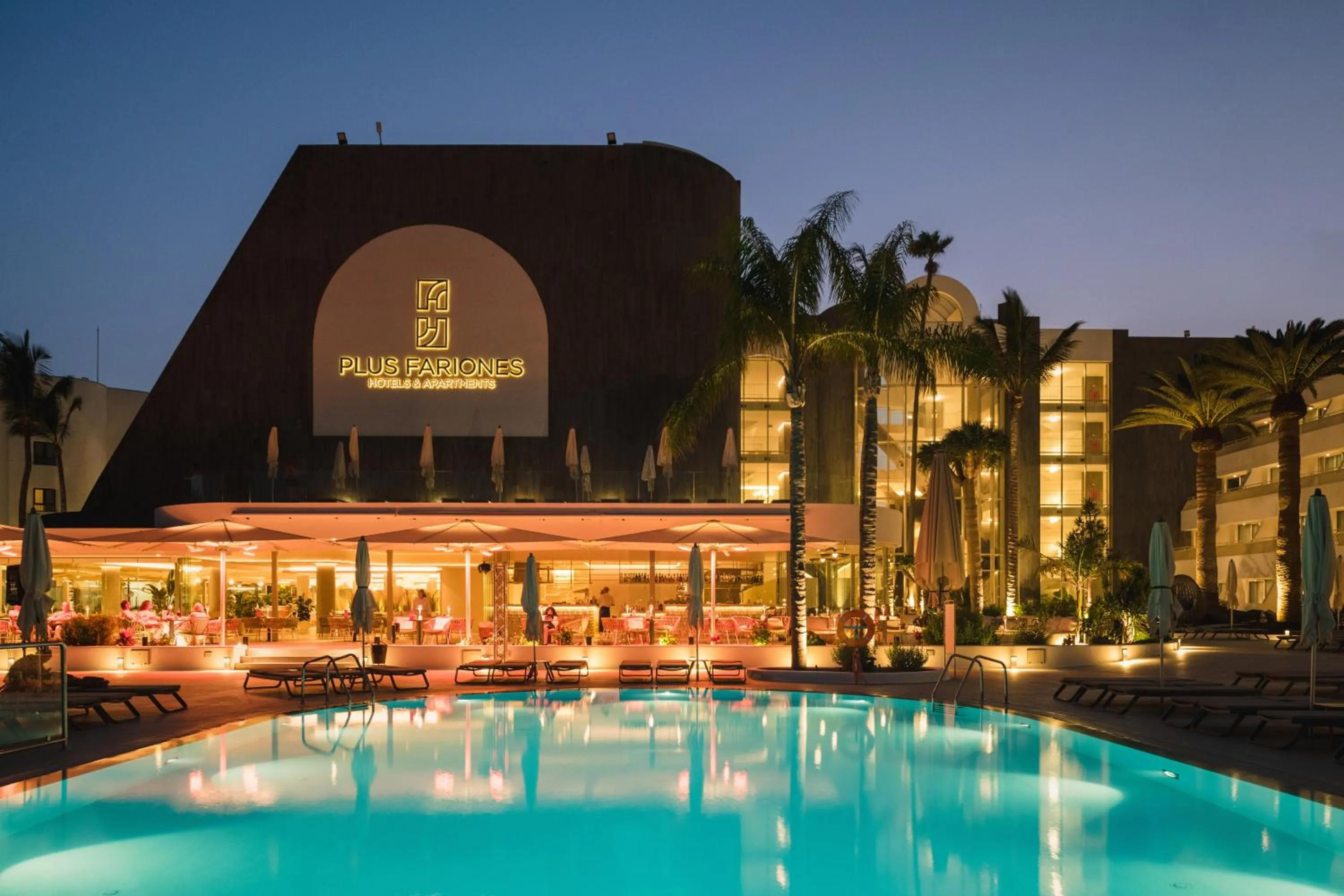 Swimming pool in Plus Fariones Suite Hotel