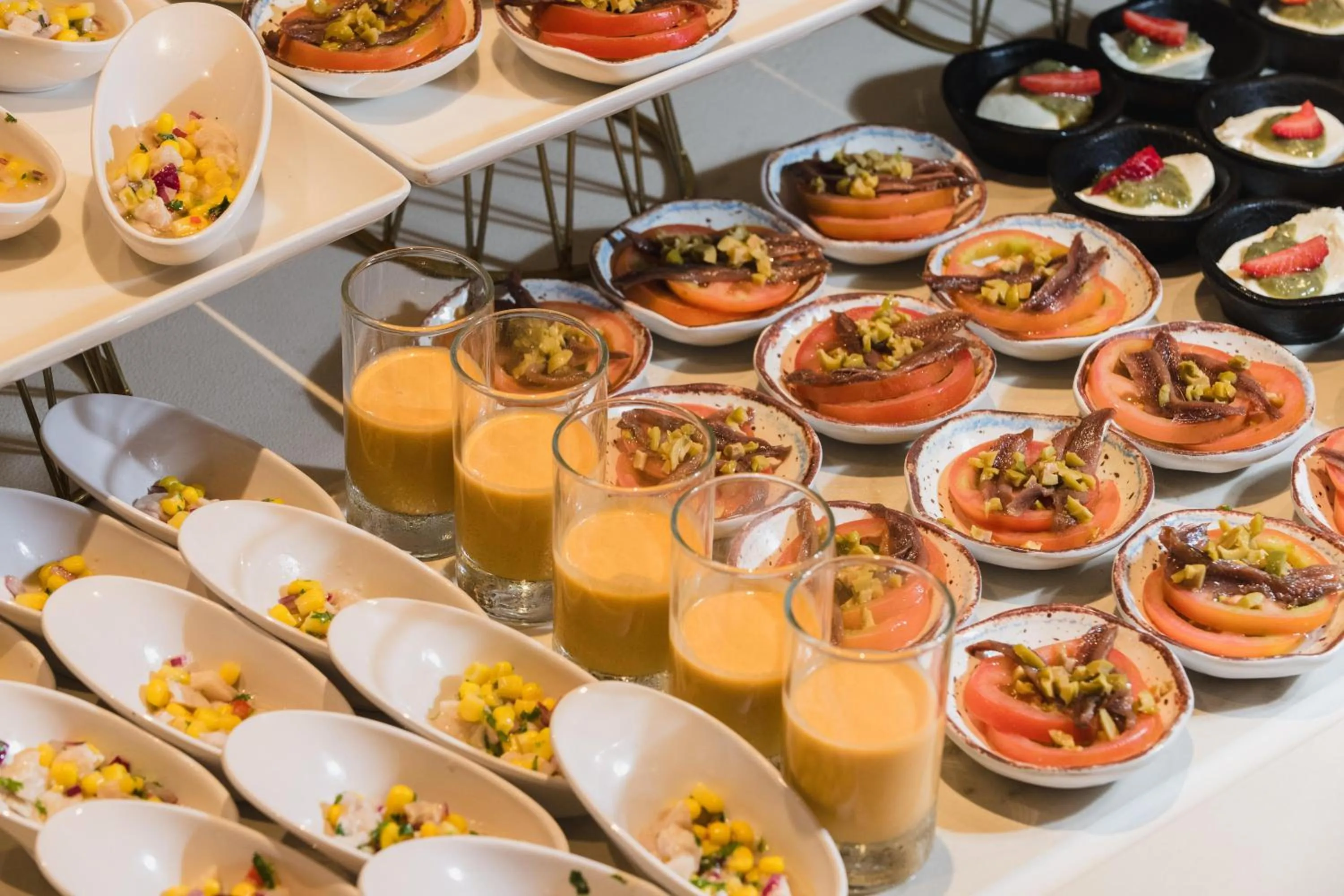 Restaurant/places to eat in Plus Fariones Suite Hotel