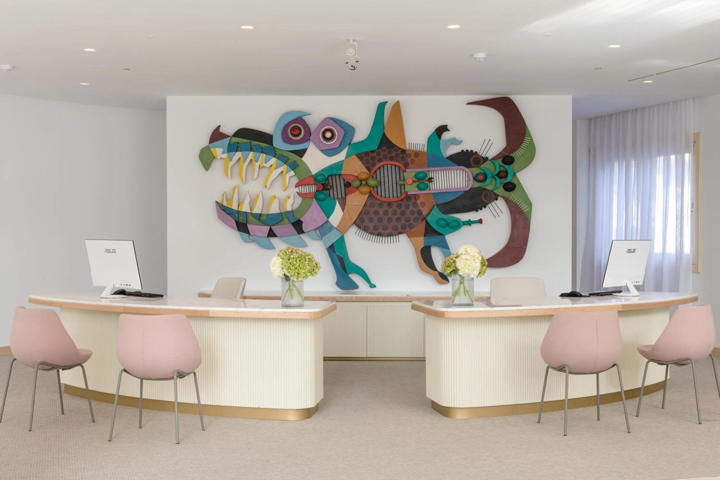 Lobby or reception in Plus Fariones Suite Hotel