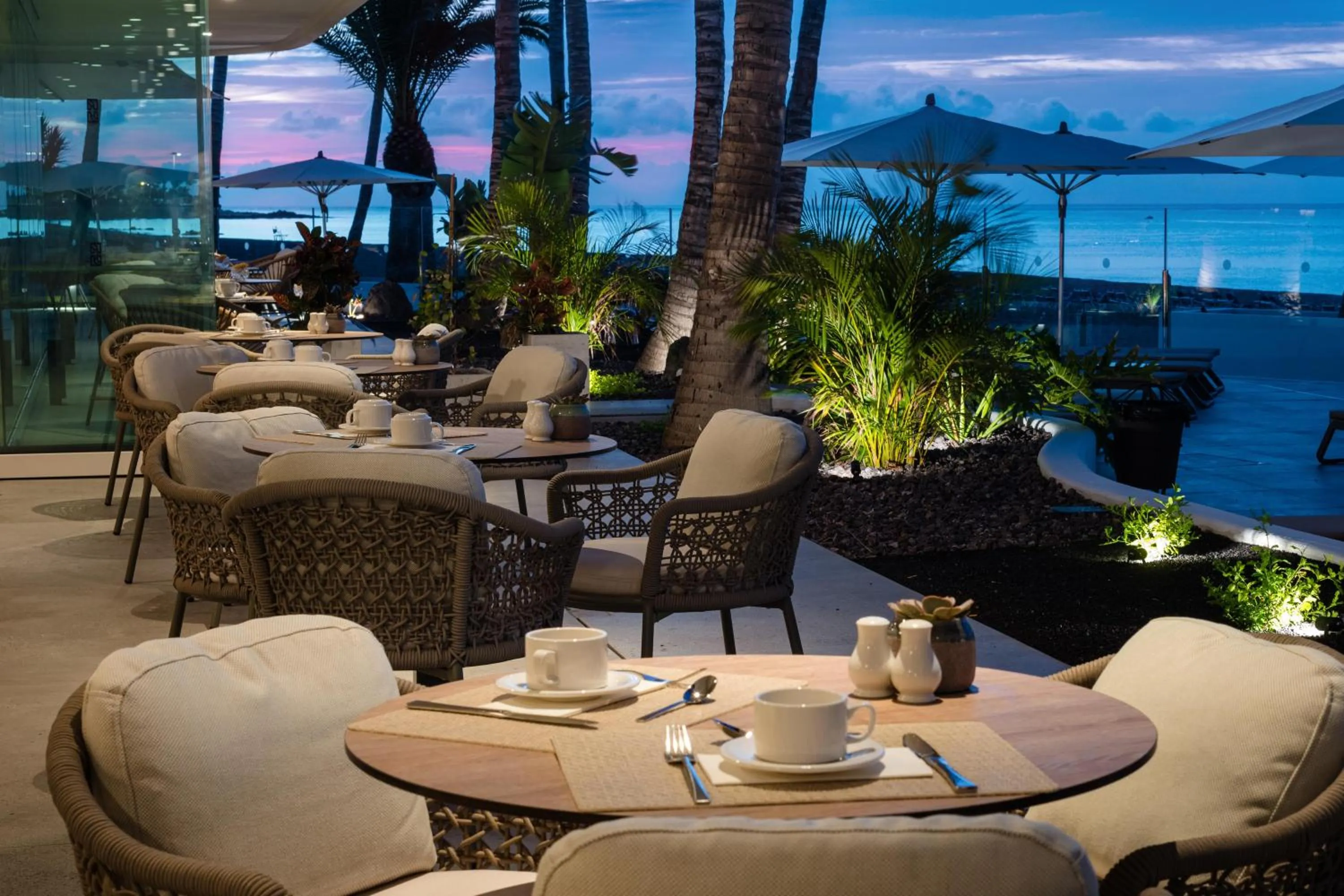 Restaurant/places to eat in Plus Fariones Suite Hotel