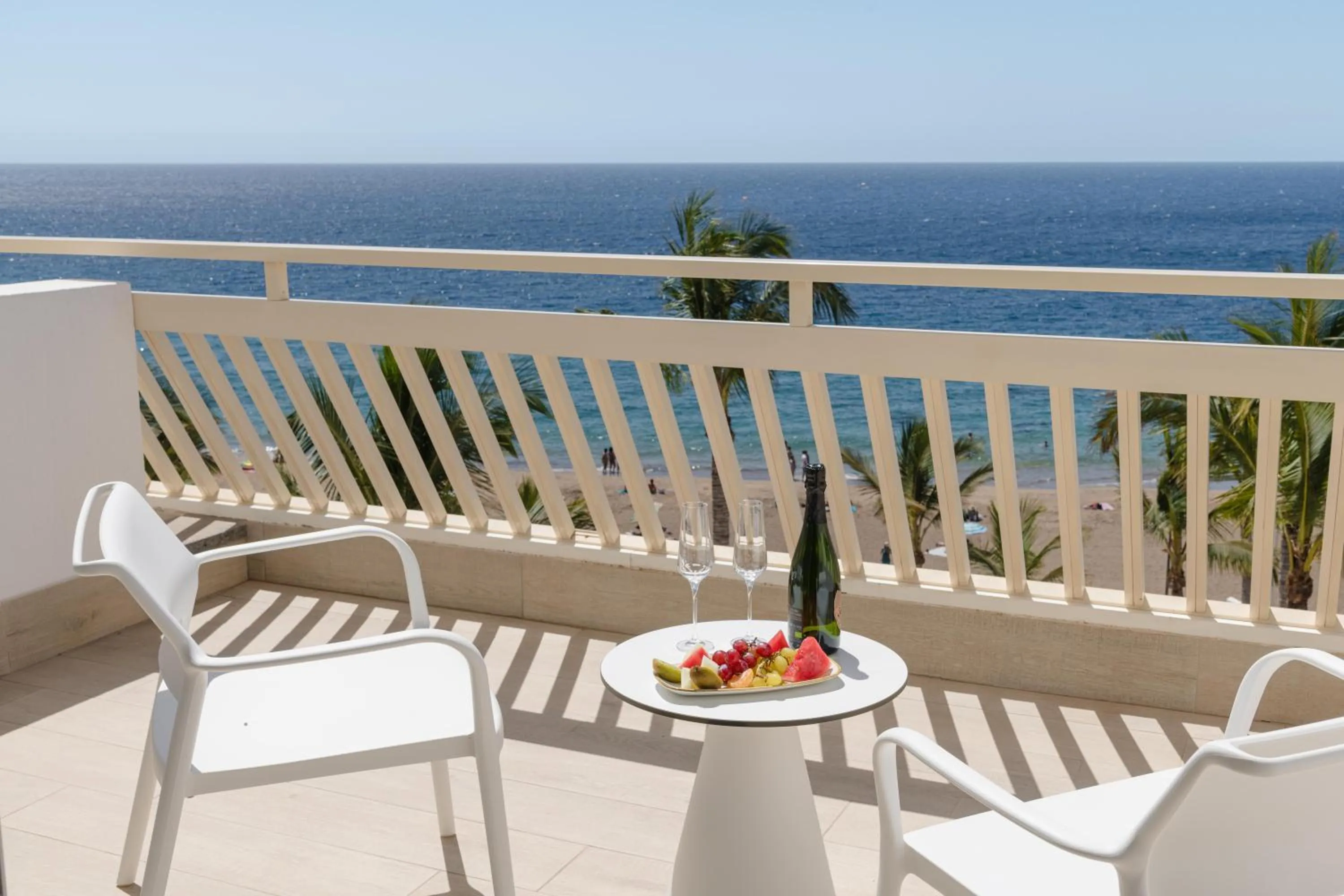 Photo of the whole room in Plus Fariones Suite Hotel