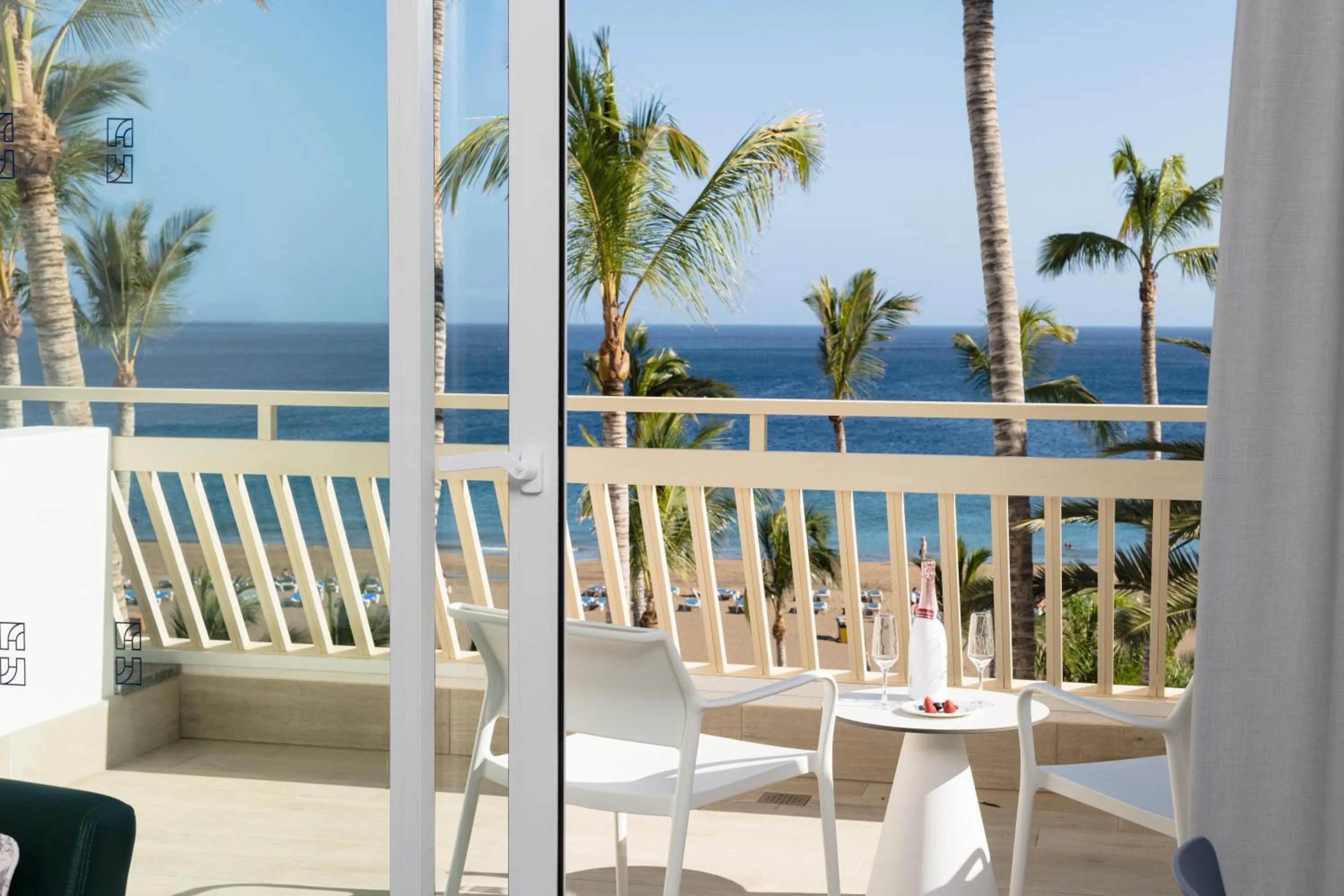 Photo of the whole room in Plus Fariones Suite Hotel