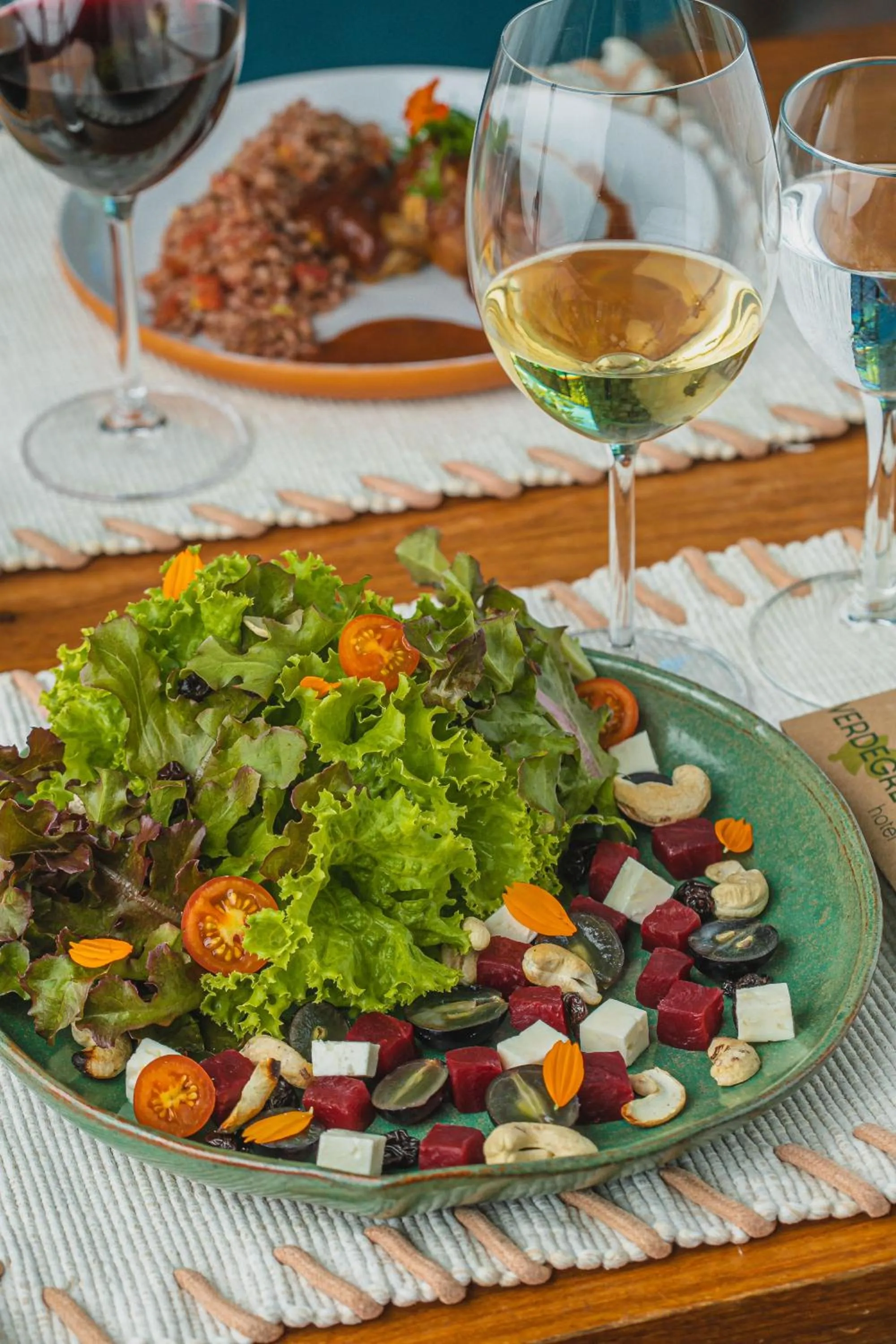 Food and drinks in Verdegreen Hotel