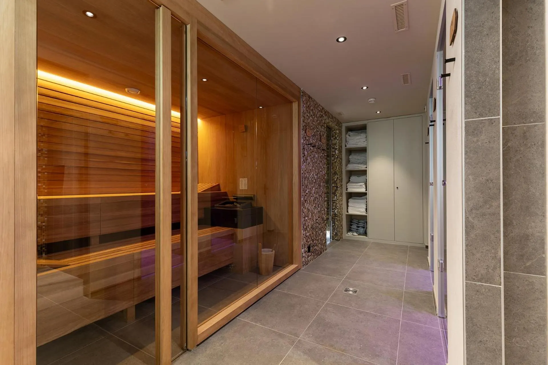 Spa and wellness centre/facilities in Hotel Central, SPA & LOUNGE BAR