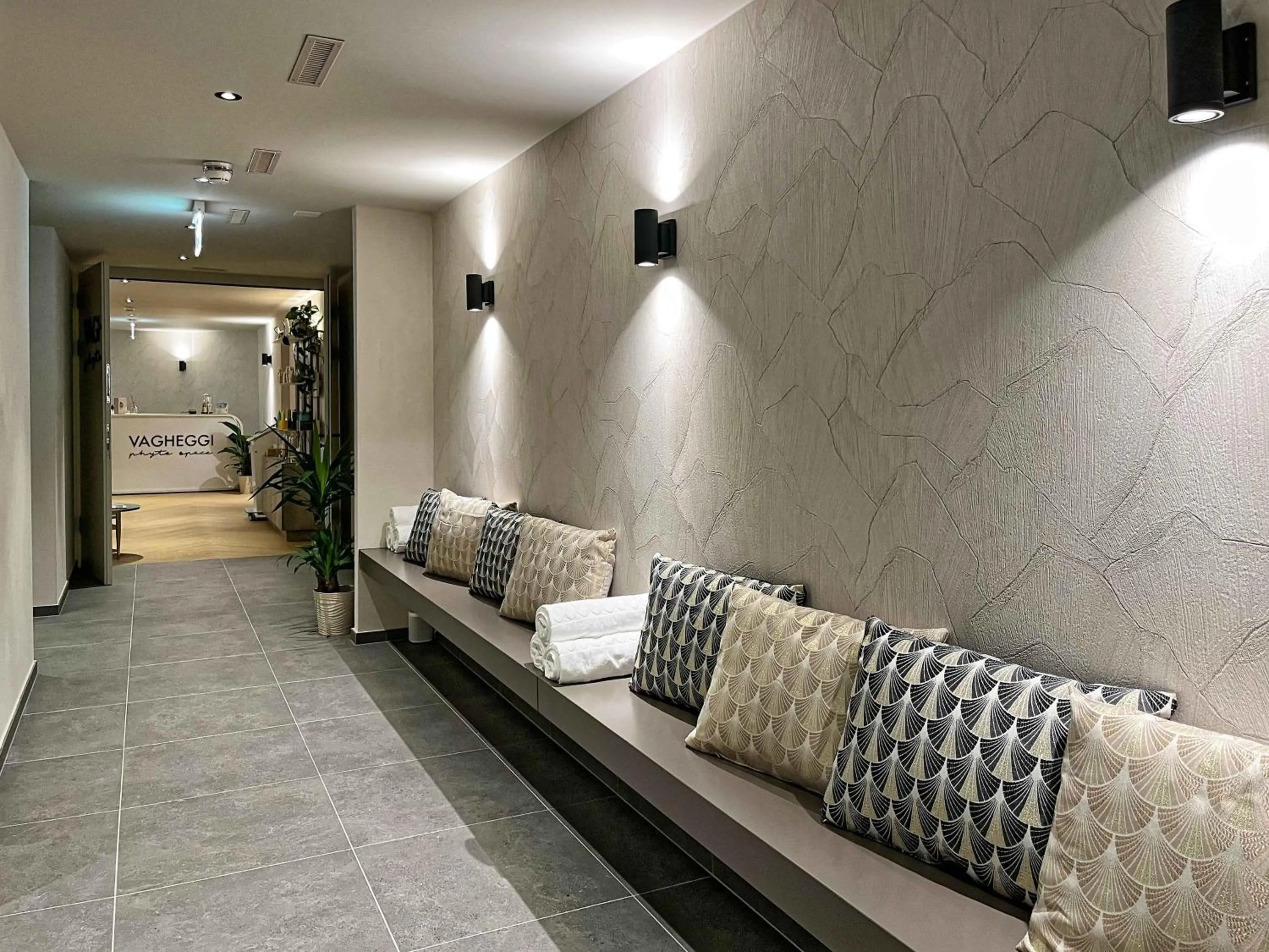 Spa and wellness centre/facilities in Hotel Central, SPA & LOUNGE BAR